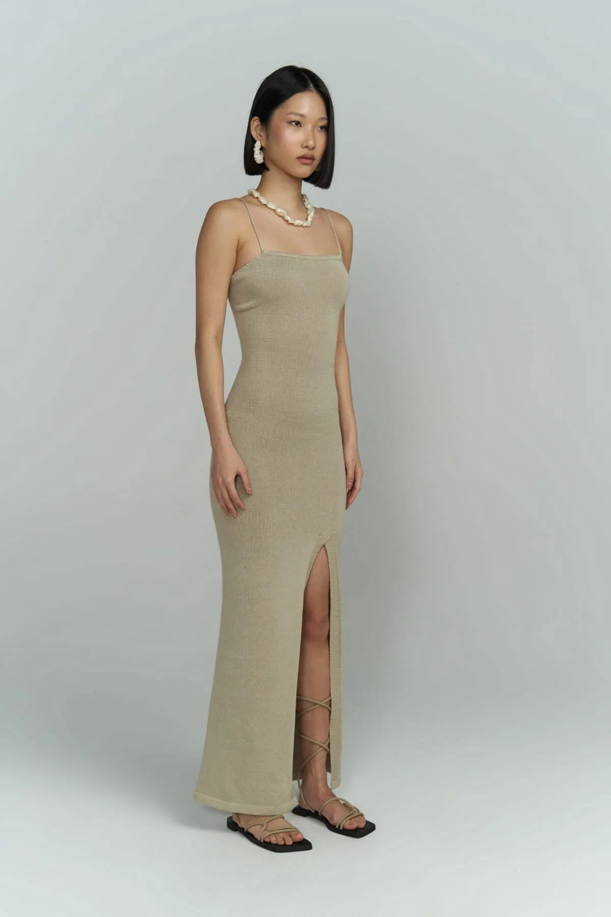 BOHEMAİ  Rückenfreies Strickkleid „Cintia“ in Stein