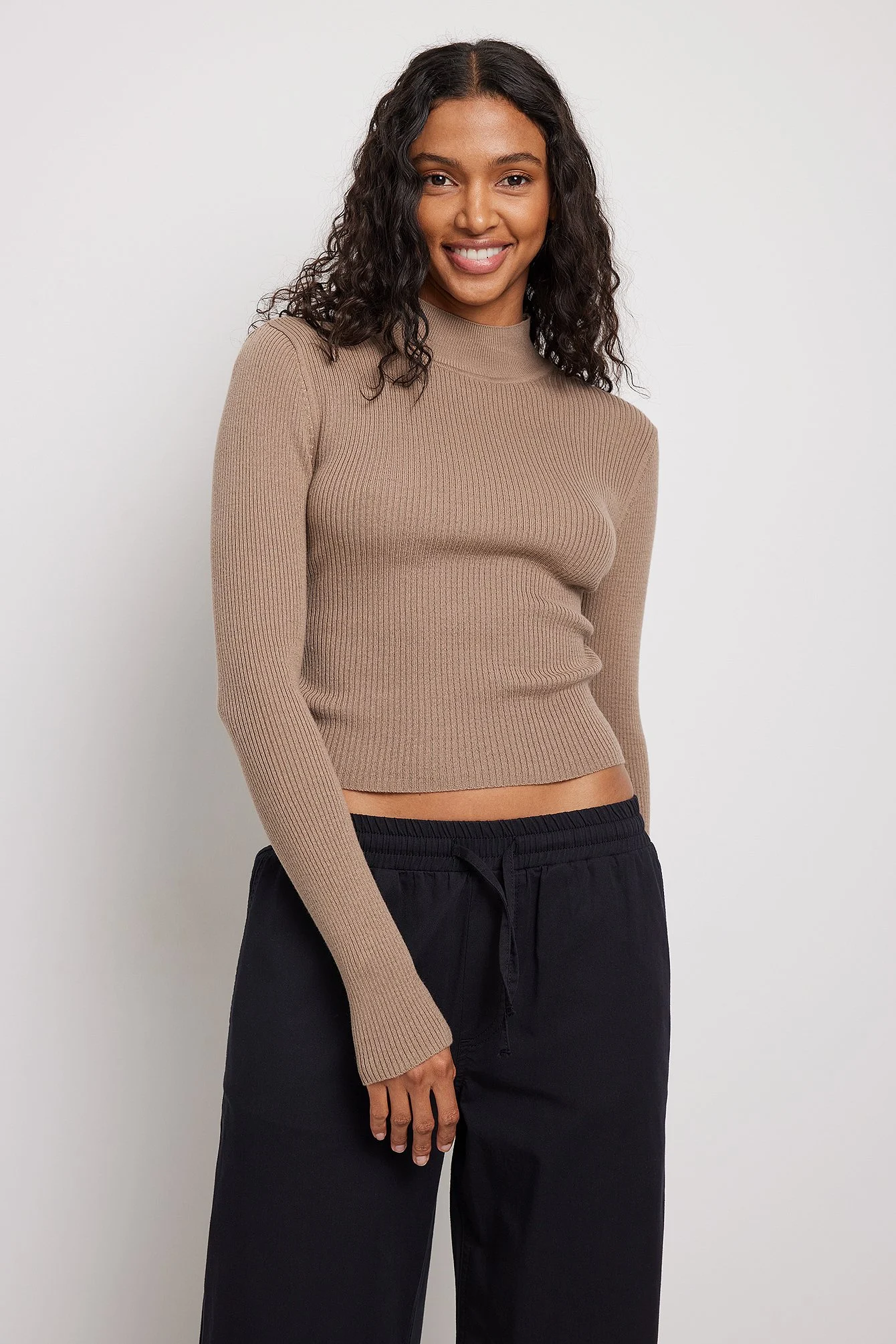 Strickpullover mit Kreuzdetail am Rücken