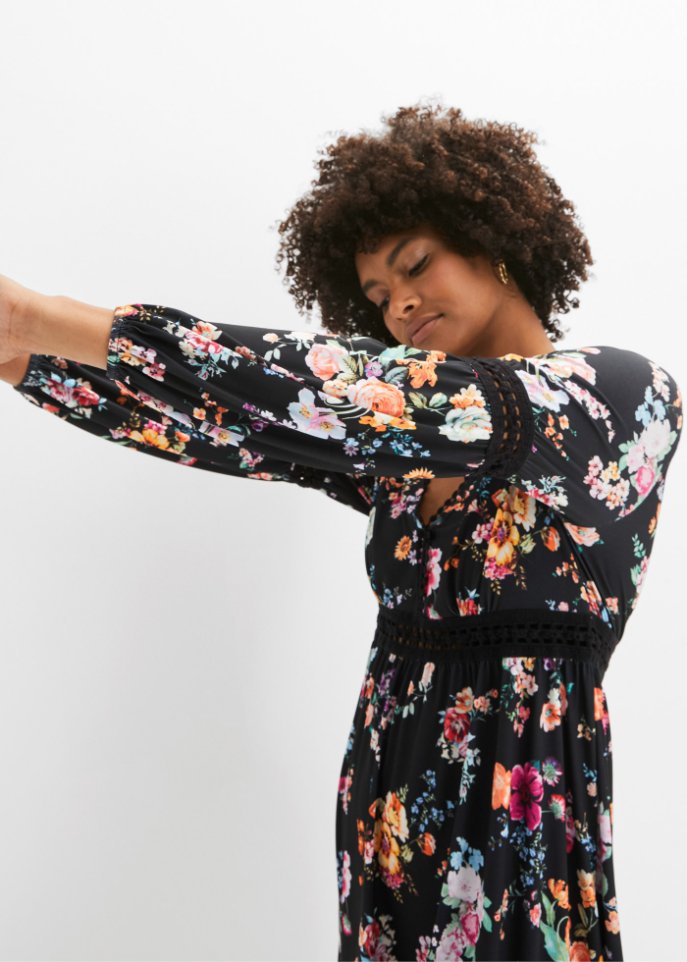 Kleid mit Häkeleinsatz
