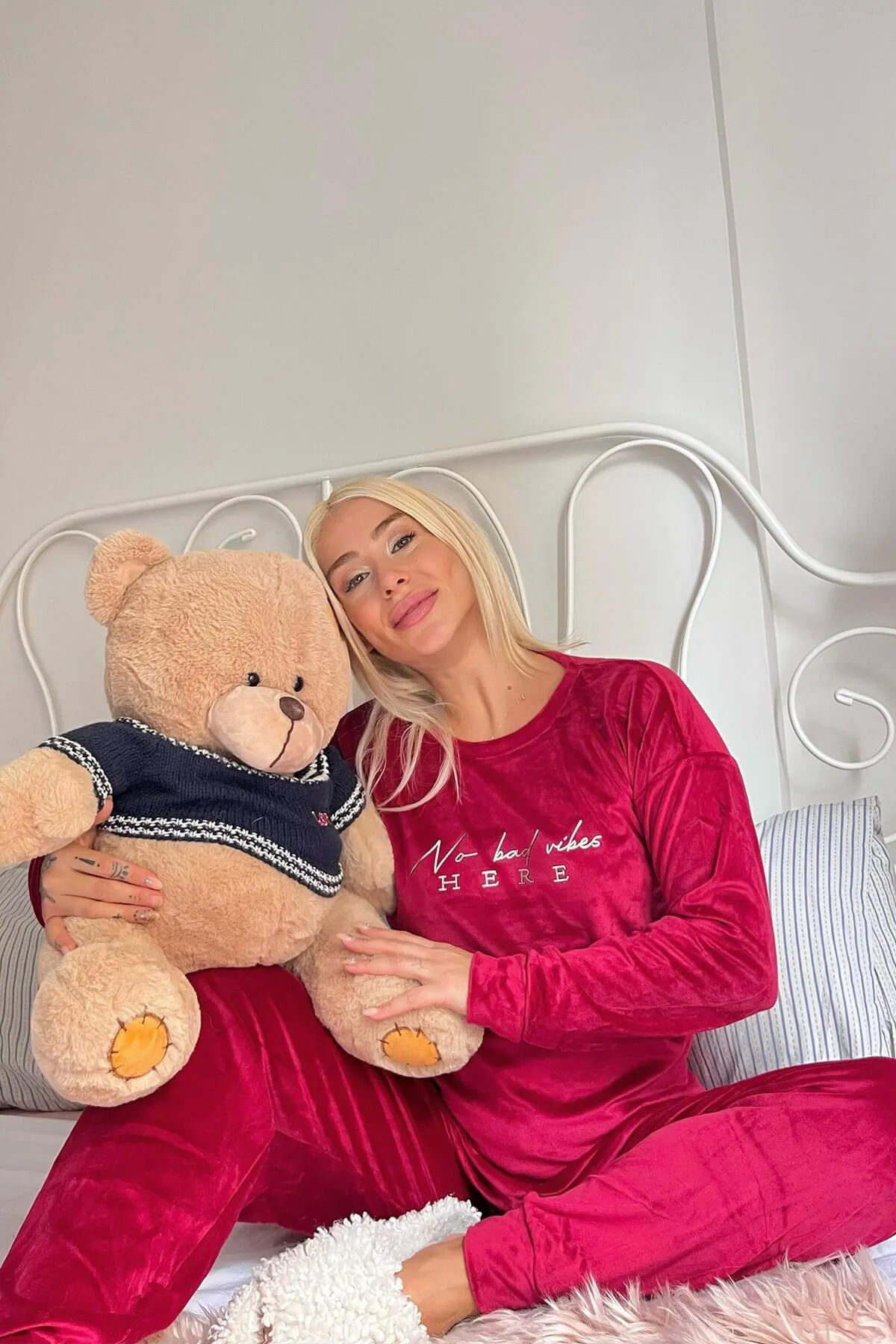 Pijamaevi  Burgundy Vibes gemustertes exklusives Samt-Pyjama-Set für Damen