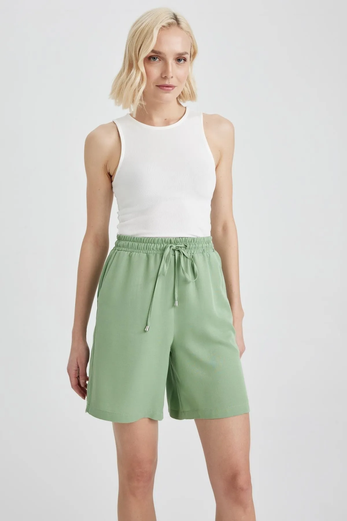 DeFacto  Viskose-Shorts mit hoher Taille und kurzem Bein I6760az23hs