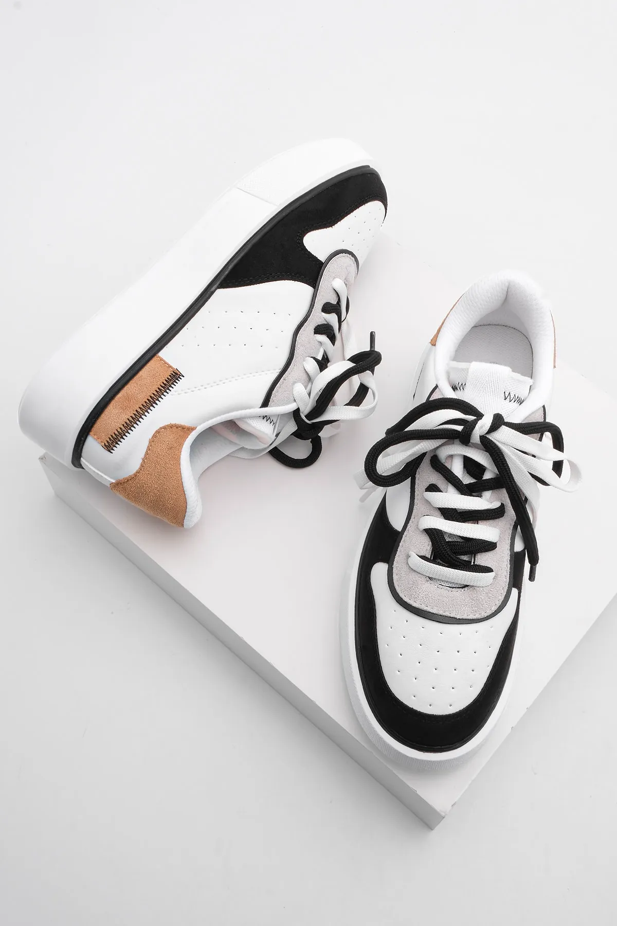 Marjin  Damen-Sneaker, hohe Sohle, Blockfarbe, Schnür-Sportschuhe, Pera weiß