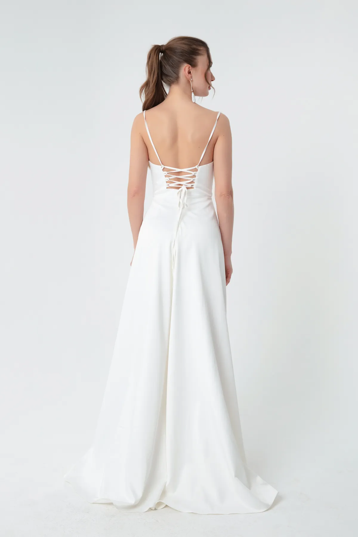 Lafaba  Weißes Abendkleid und Abschlusskleid aus Satin mit Rüschen und Schlitz für Damen