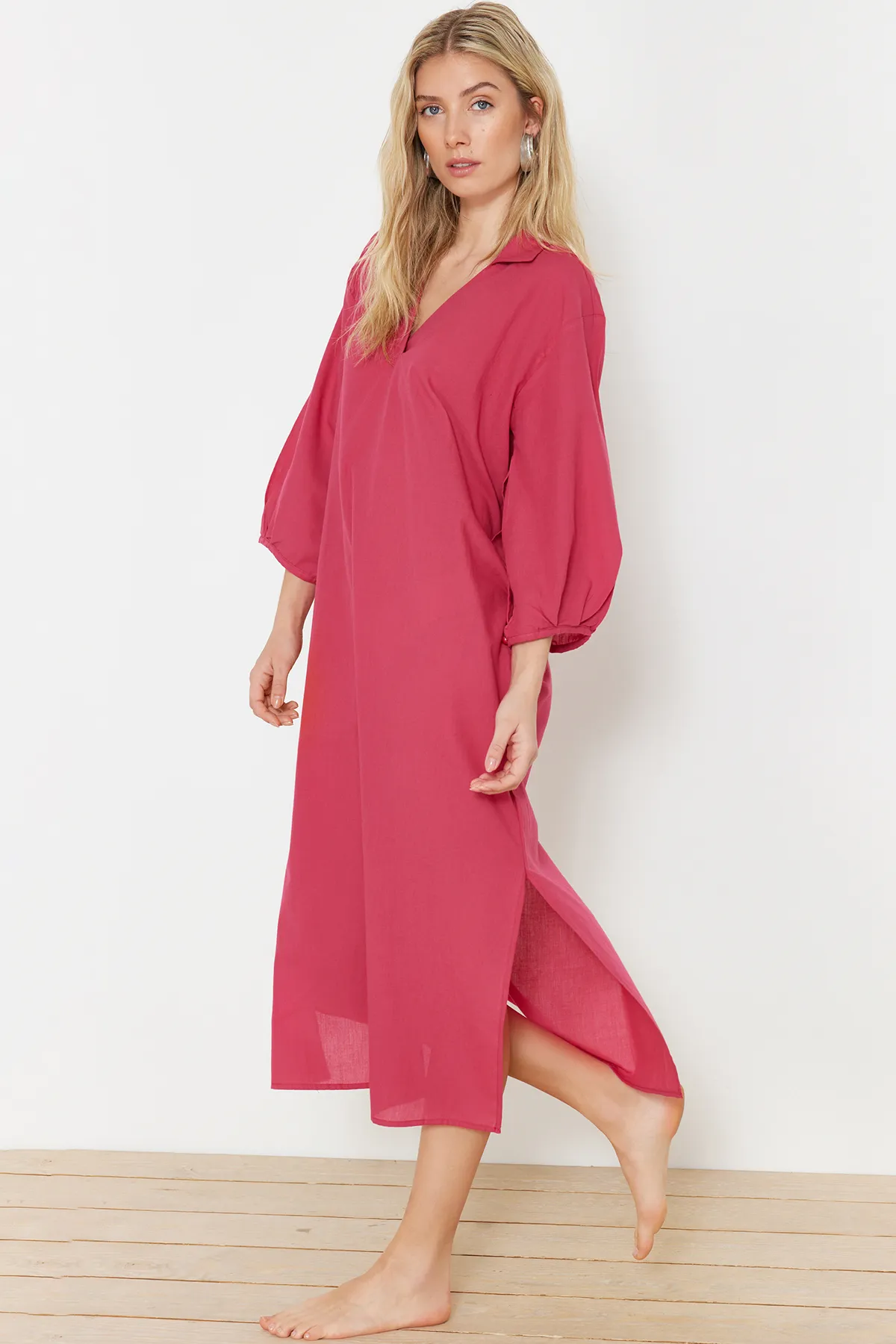 Trendyol Collection  Fuchsia Wide Fit Midi-Strandkleid aus Webstoff TBESS22EL0009