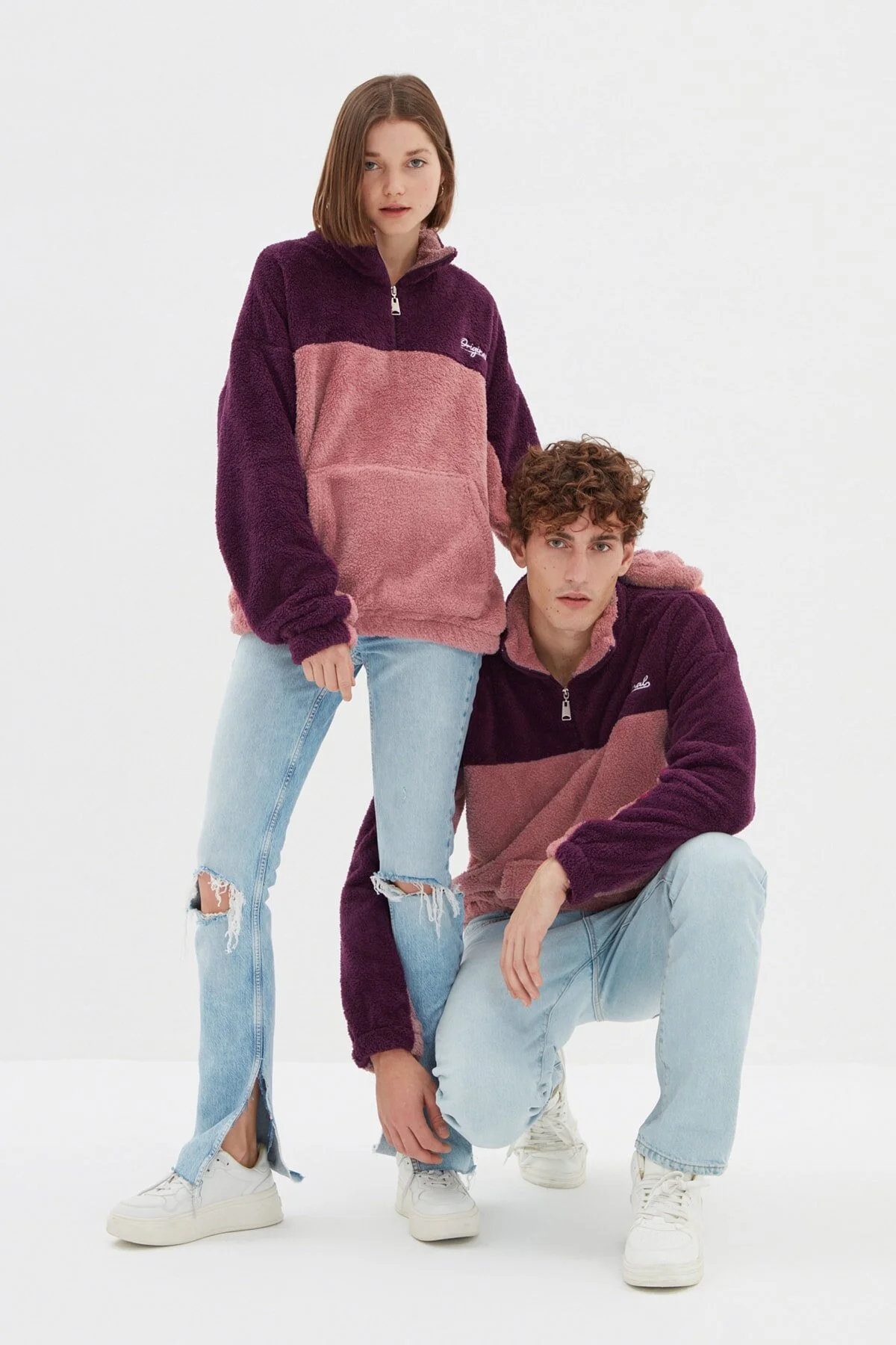 Trendyol Collection  Lila Unisex-Sweatshirt in Übergröße/Weitschnitt, Farbblock, minimale Stickerei, warmes Plüsch-Sweatshirt TMNAW22SW1477