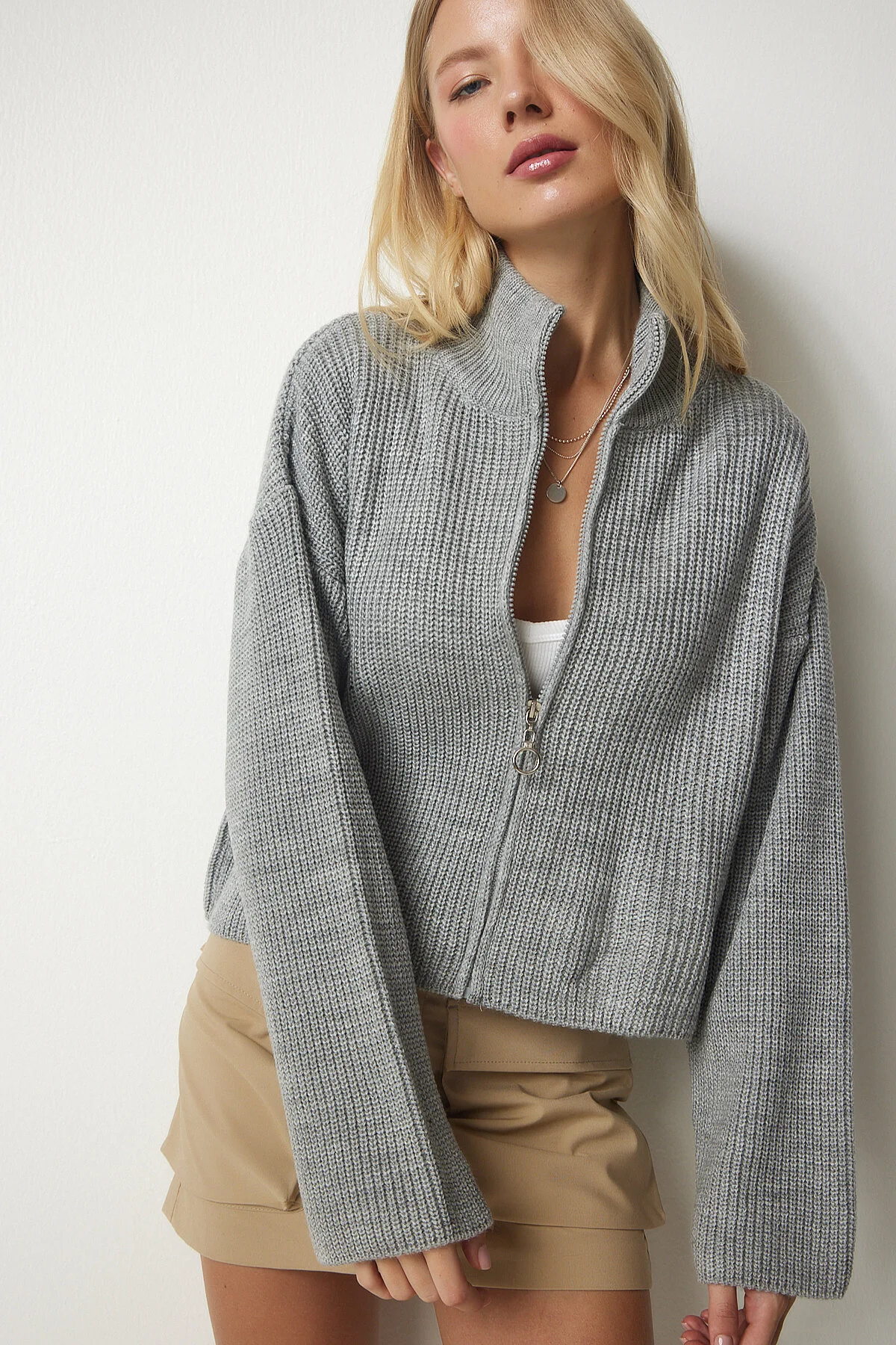 Happiness İstanbul  Graue Strickjacke mit Reißverschluss für Damen YY00172