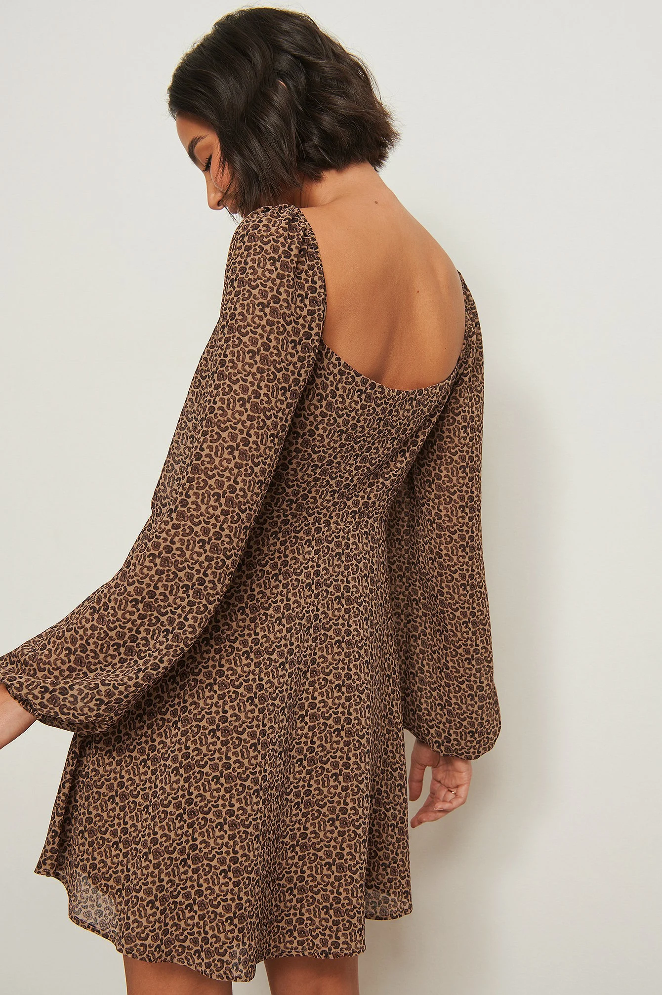 Recyceltes überlappendes Kleid