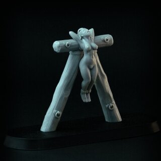 Woman hanged on bars (28 mm)