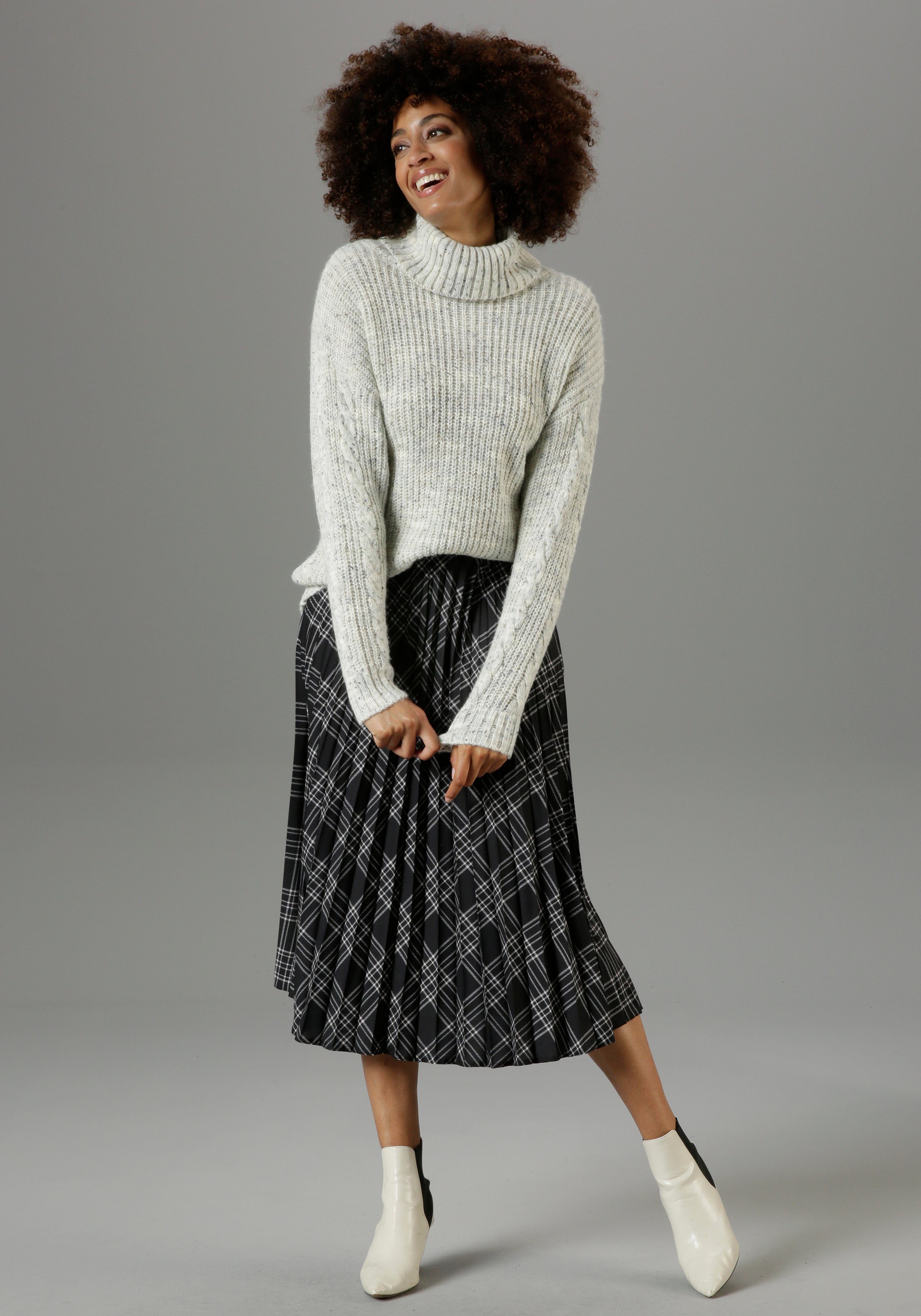 Aniston CASUAL Rollkragenpullover aus trendigem Melange-Garn