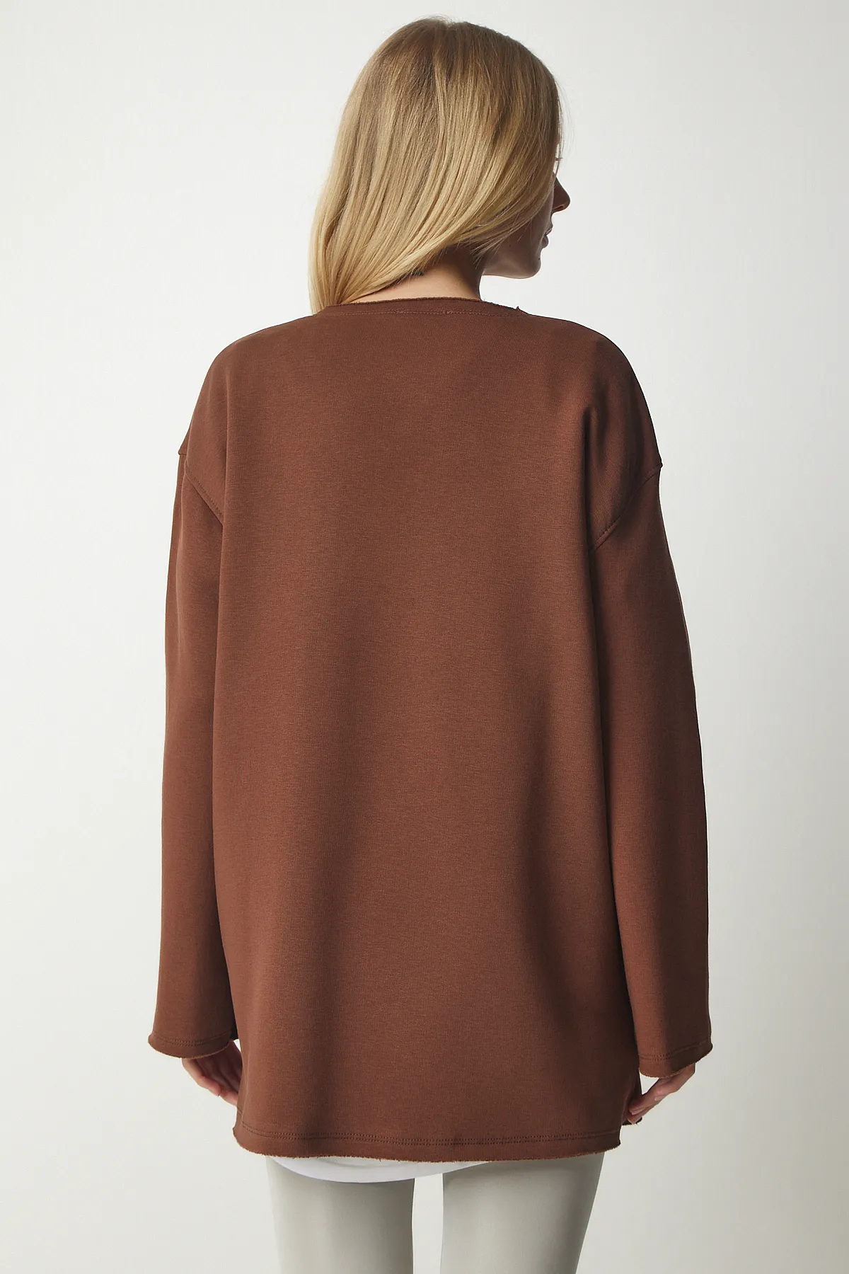 Happiness İstanbul  Braunes Oversize-Sweatshirt aus Strick mit Reliefmuster für Damen NJ00131