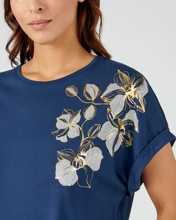 Tee-shirt à motifs brillants.