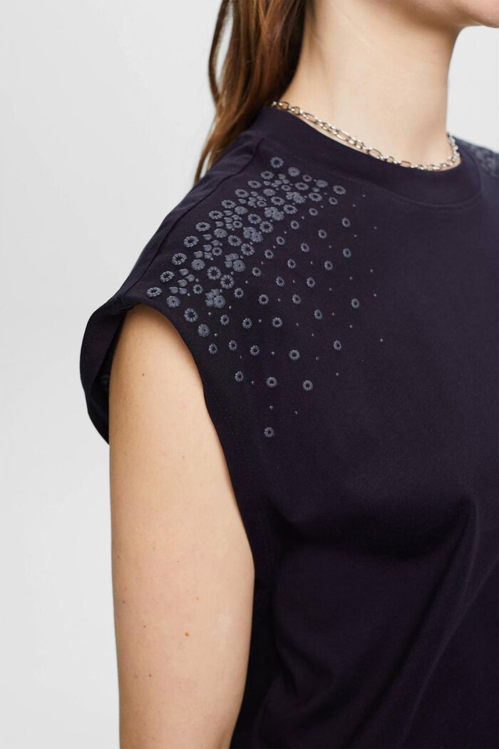 Ärmelloses Baumwoll-T-Shirt mit Blumenverzierung