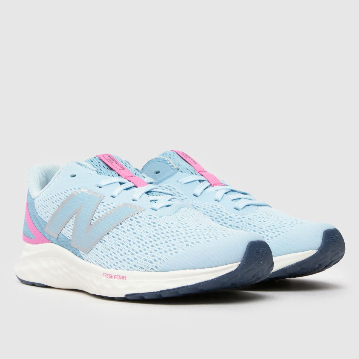 New Balance vita & flerfärgade blå Fresh Foam Arishi v4 Youth-träningsskor