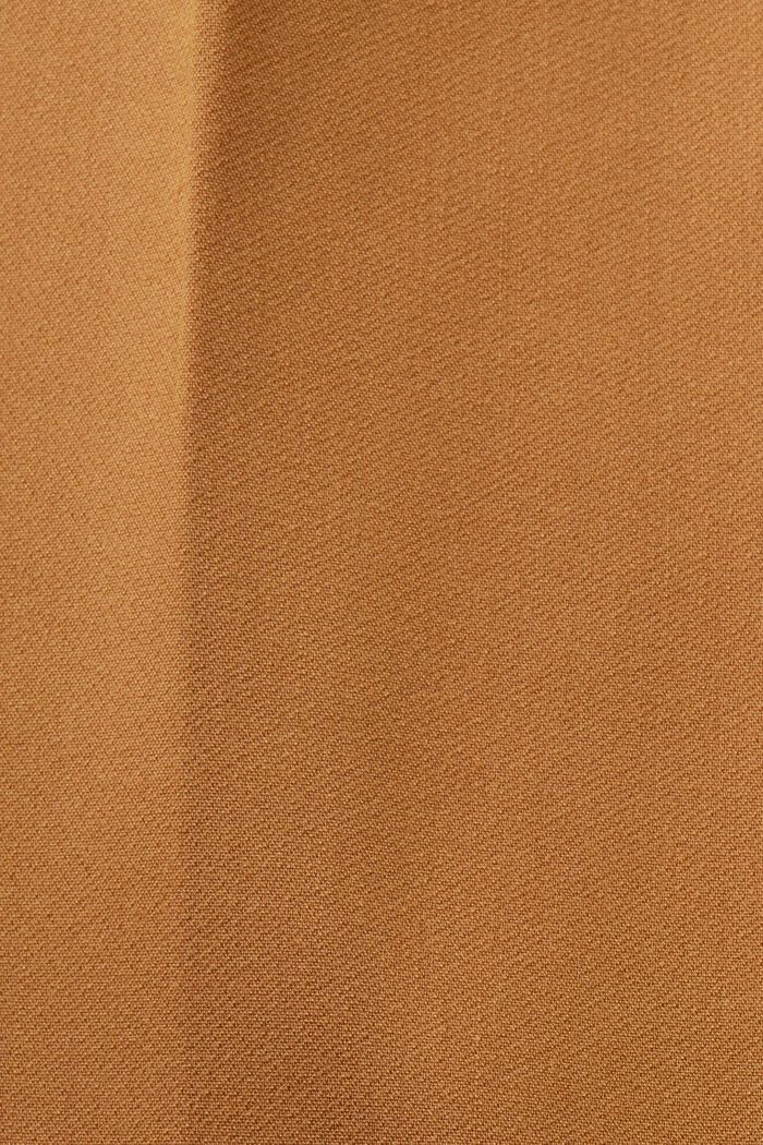 Chino mit hohem Bund und Abnähern