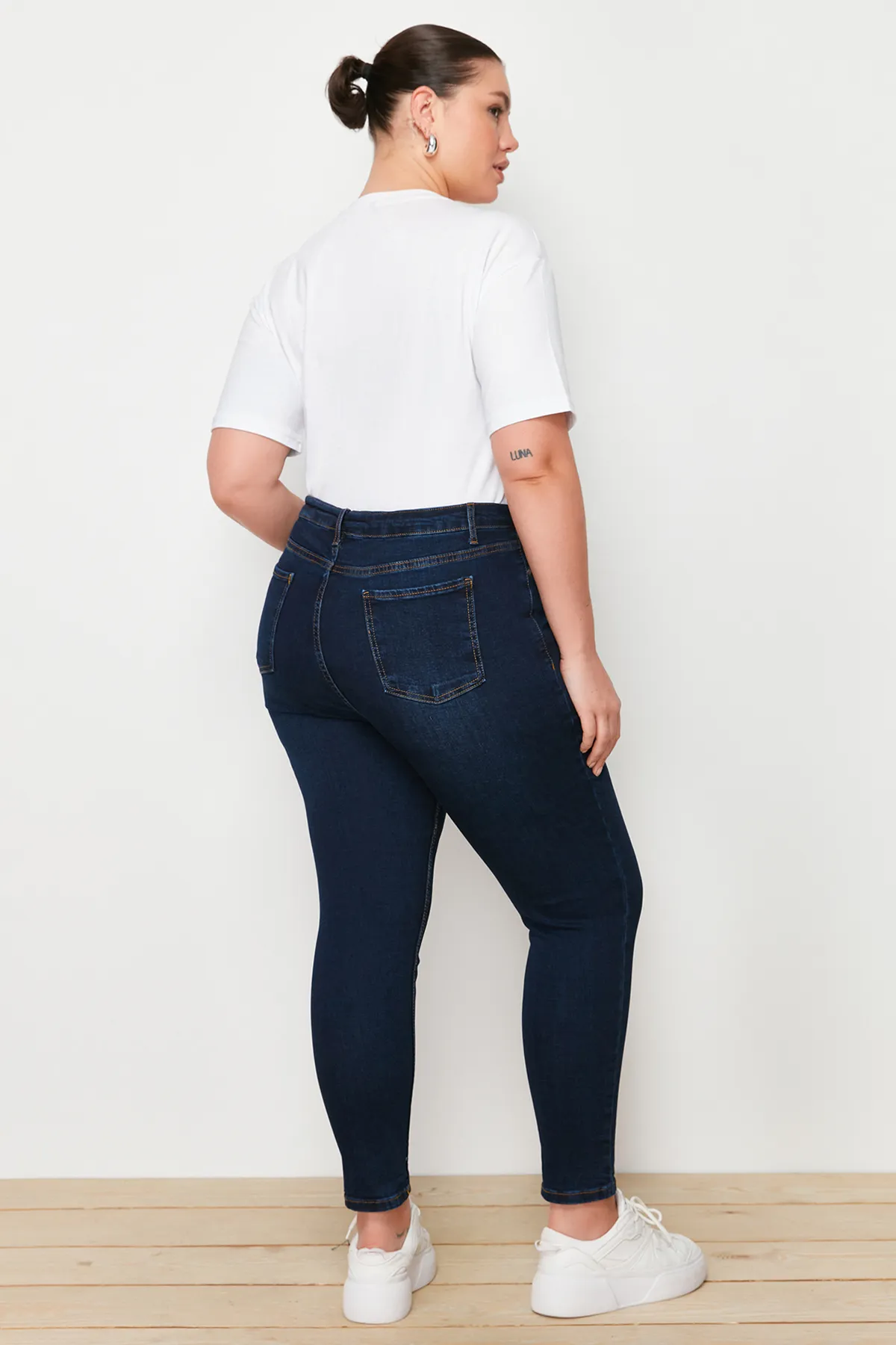 Trendyol Curve  Dunkelblaue, dehnbare Skinny-Jeans mit hoher Taille TBBAW23JE00000