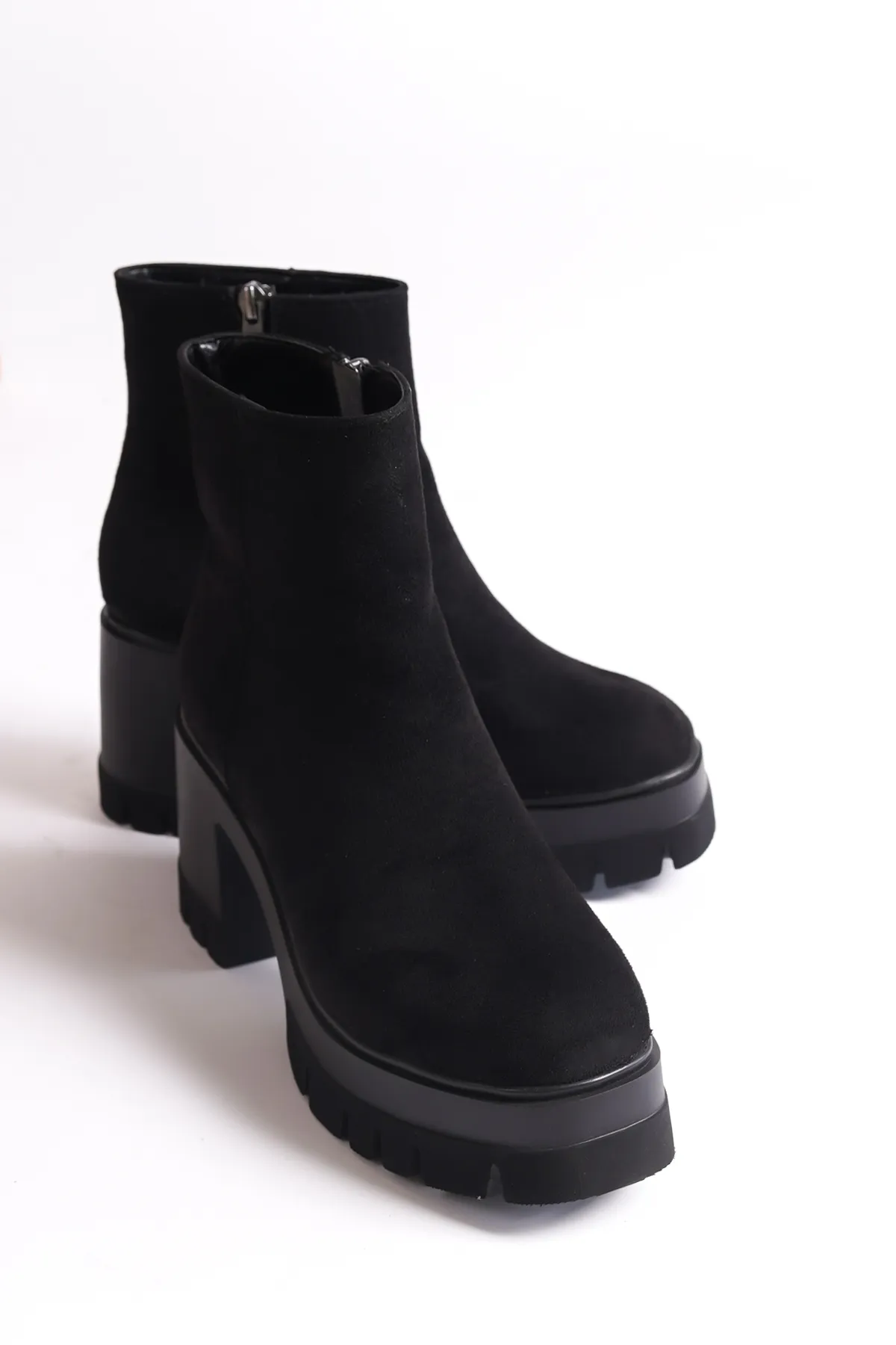 Capone Outfitters  Damenstiefel mit runder Spitze und seitlichem Reißverschluss und mittelhohem Absatz