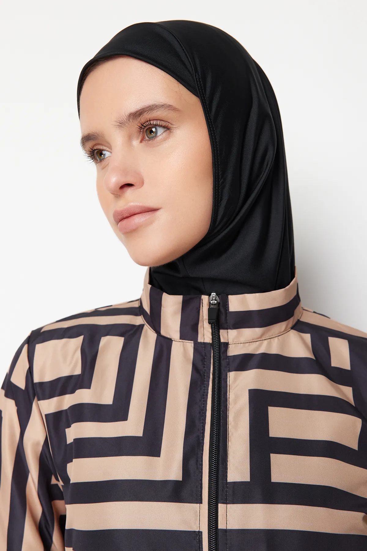 Trendyol Modest  4-teiliges gemustertes Badeanzug-Set mit vollständiger Abdeckung in Camel TCTSS23CF00036