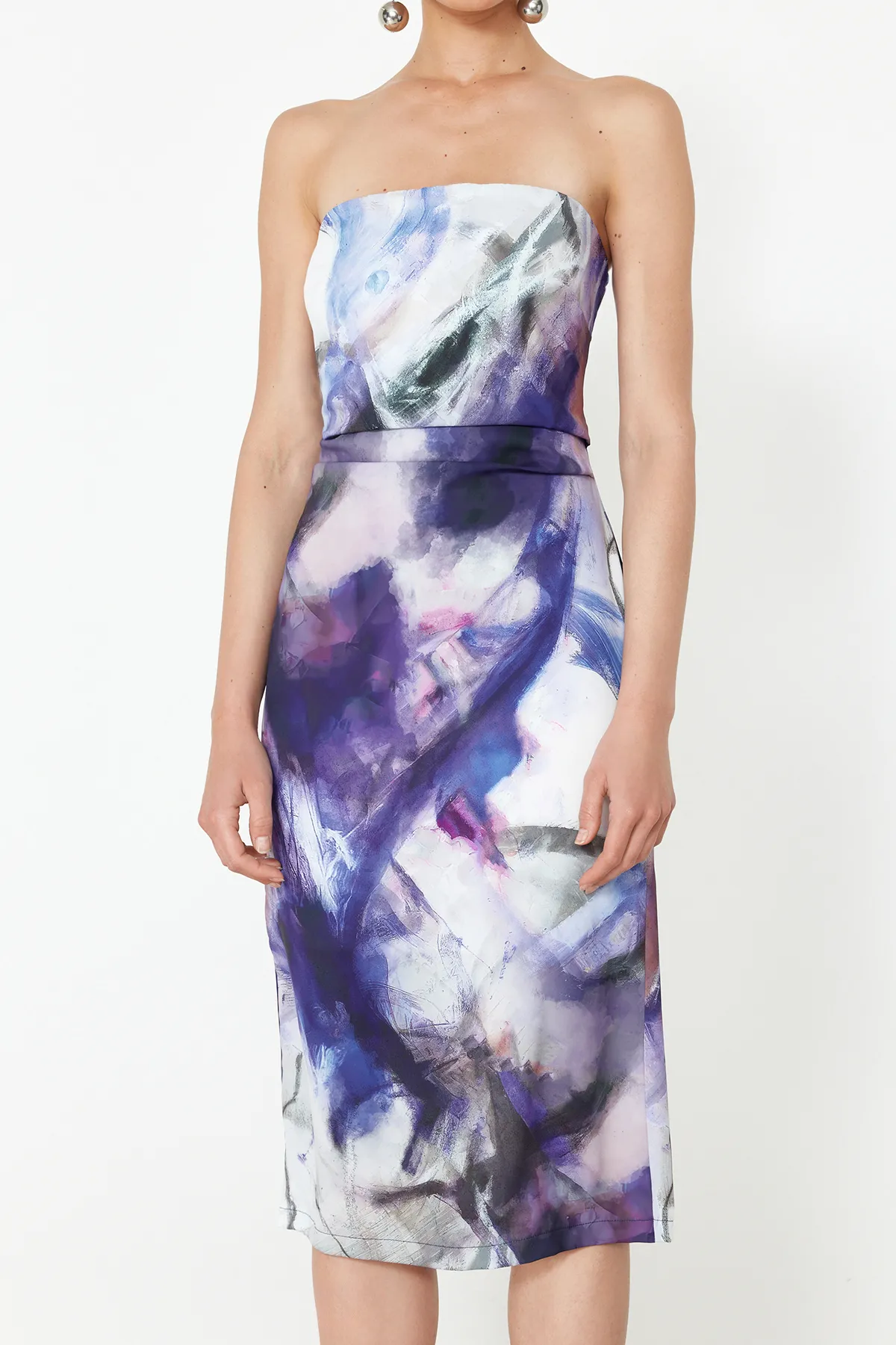 Trendyol Collection  Blaues, gerade geschnittenes Midikleid aus gewebtem Satin mit abstraktem Muster TWOSS24EL00933