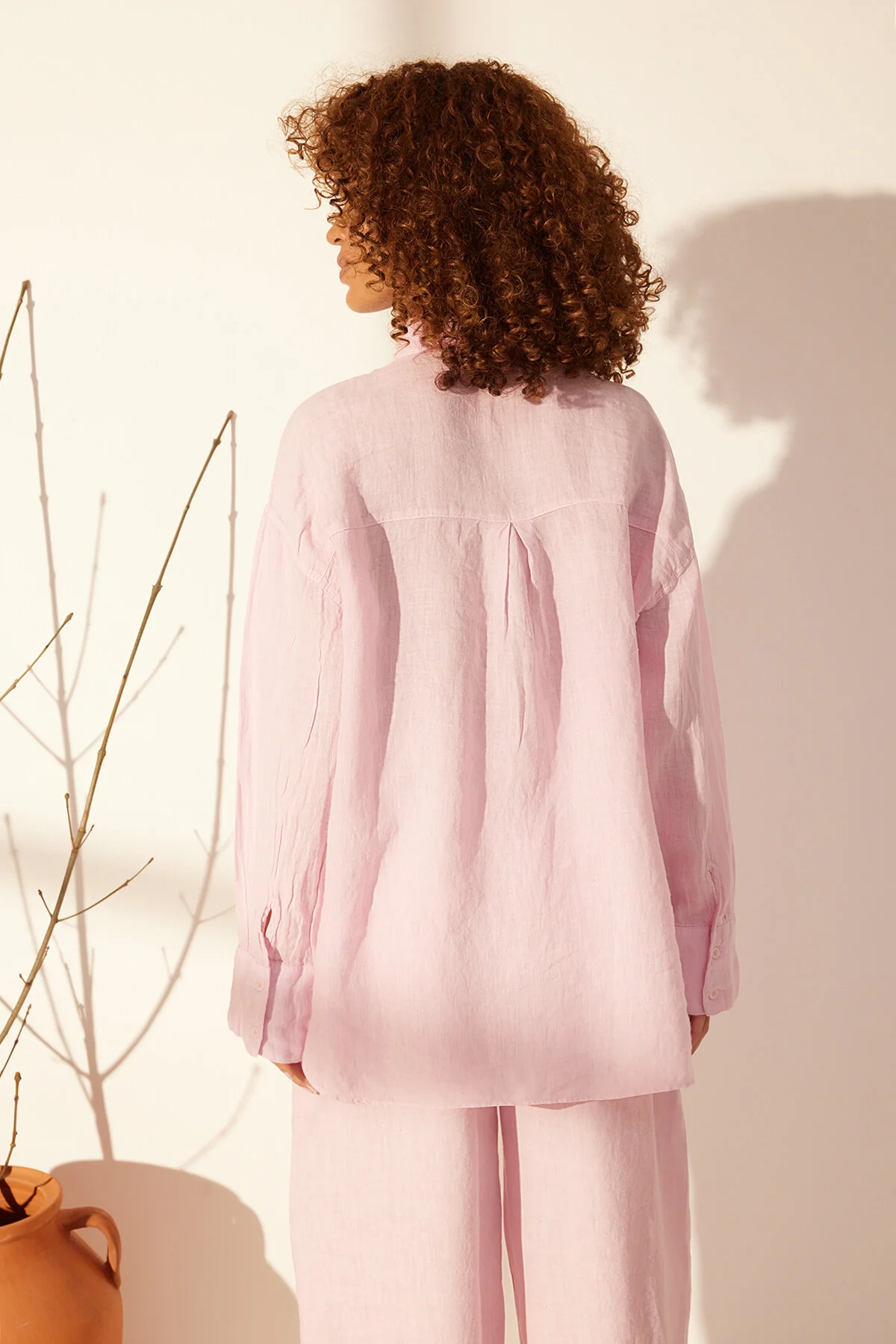 Trendyol Collection  Rosa Oversize-Hemd aus 100 % Leinen TWOSS23GO00443