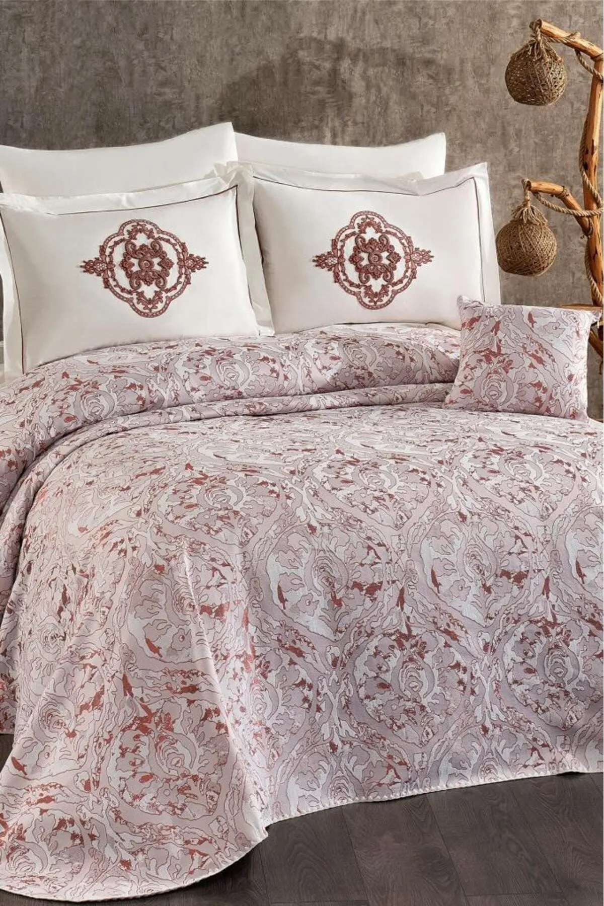 Çeyiz Diyarı  Elite 7-teiliges Chenille-Pique-Set, Creme – Weinrot