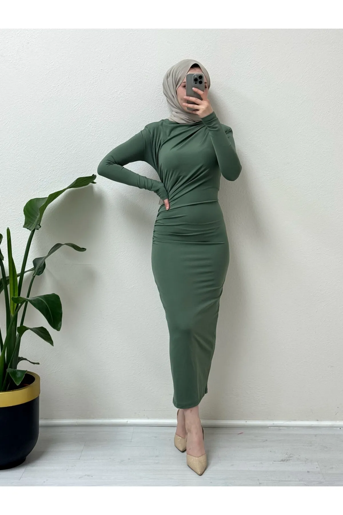 Modamorfo  Langes Skuba-Kleid mit seitlichen Raffungen