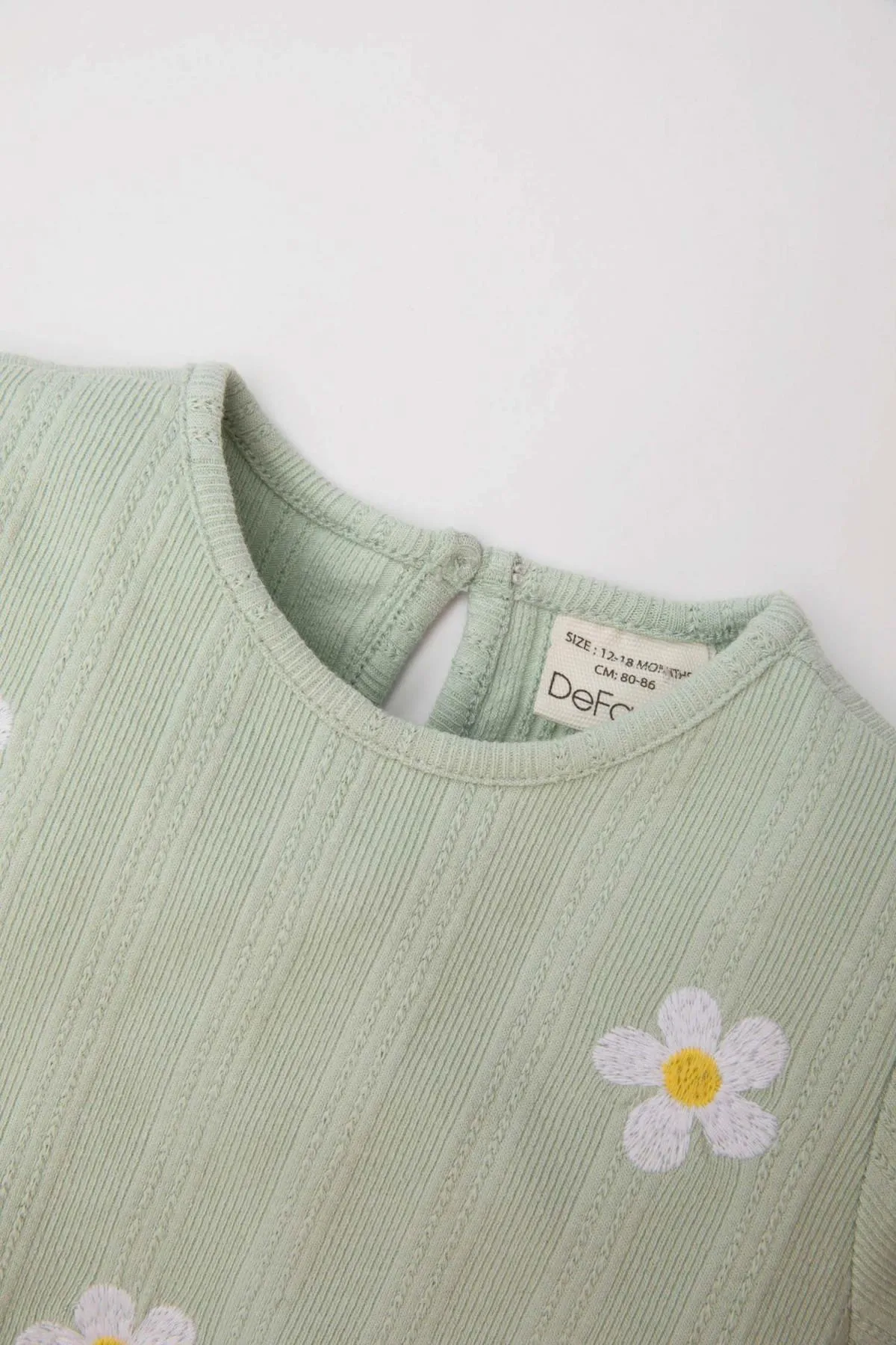 DeFacto  Geripptes Camisole-Kurzarm-T-Shirt mit Blumenmuster für Mädchen C2140a524sm