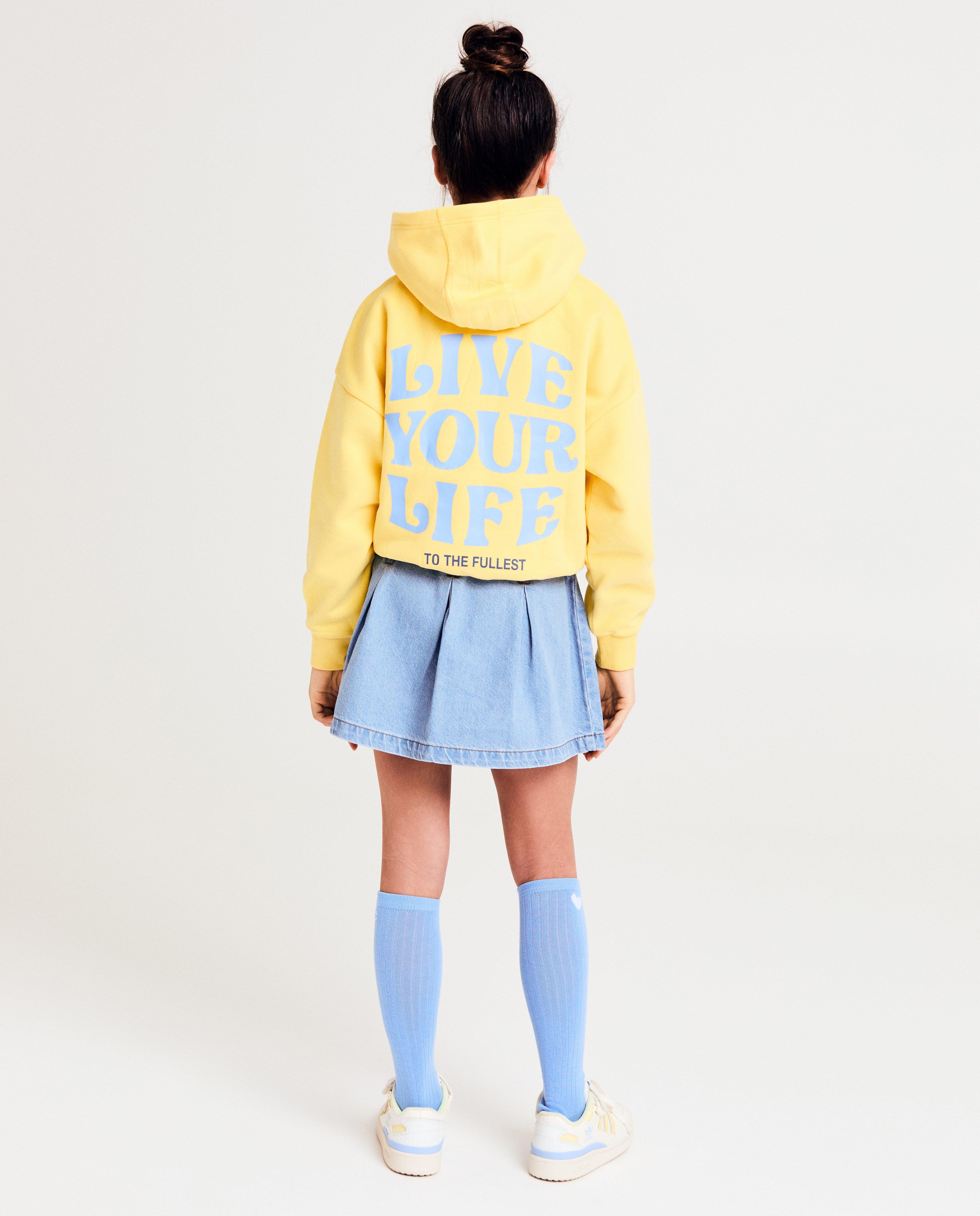 Hoodie s Fish & Chipsom i žutim printom na poleđini