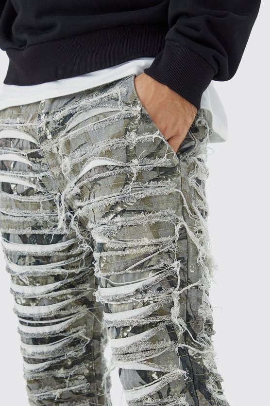 Zerrissene Slim-Fit Camouflage-Hose