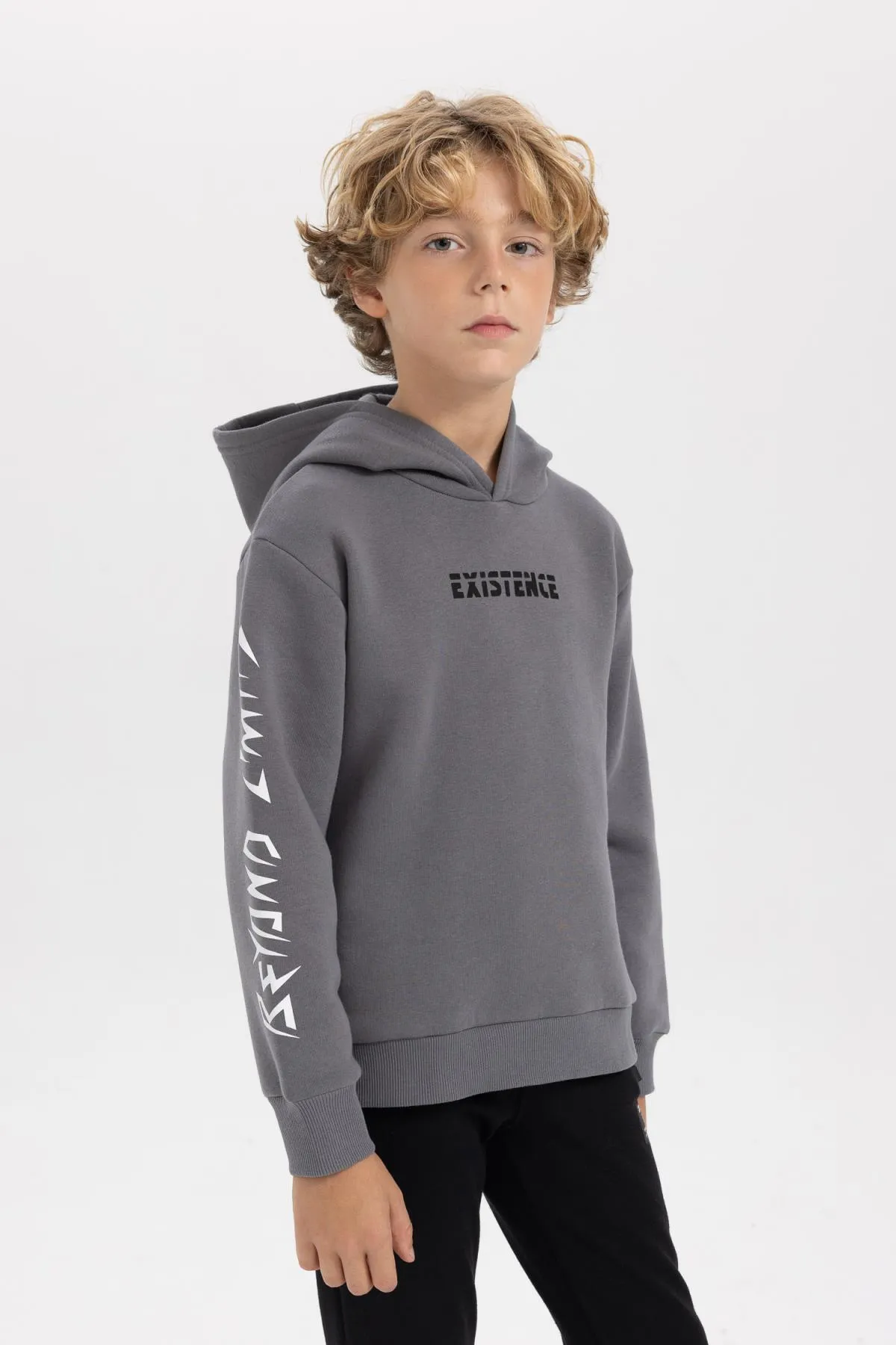 DeFacto  Dickes Kapuzen-Sweatshirt mit regulärer Passform für Jungen