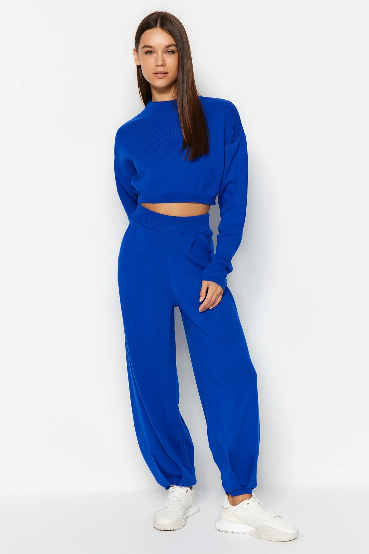 Trendyol Collection  Saks Super Crop Basic Strickoberteil und -unterteil im Set mit Stehkragen TWOAW24AU00007