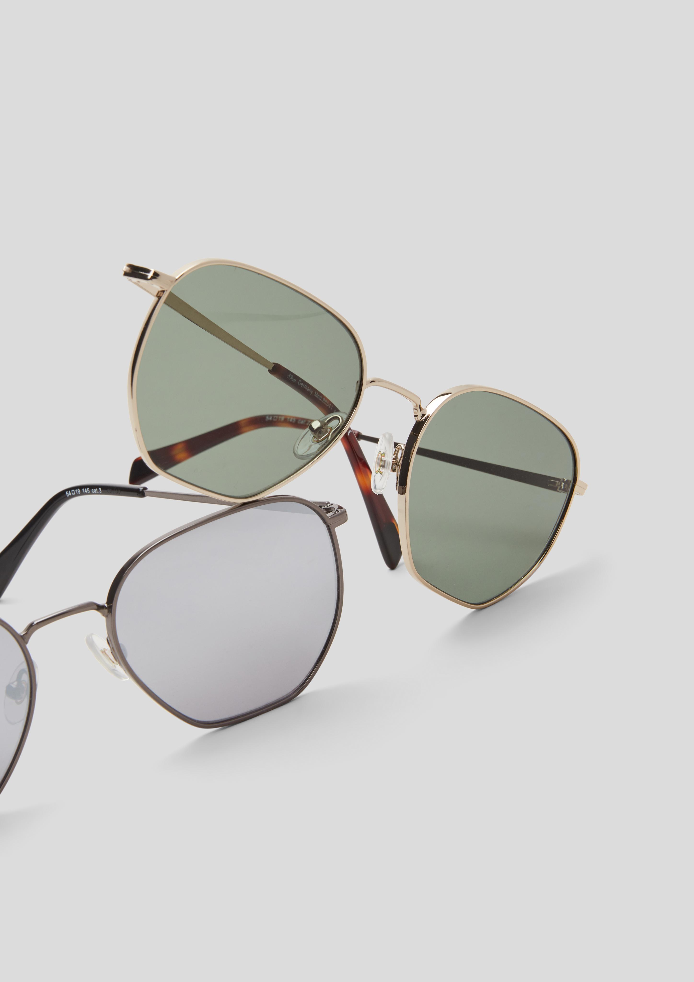 Sonnenbrille in modischer Form  143.120.141.98541-800