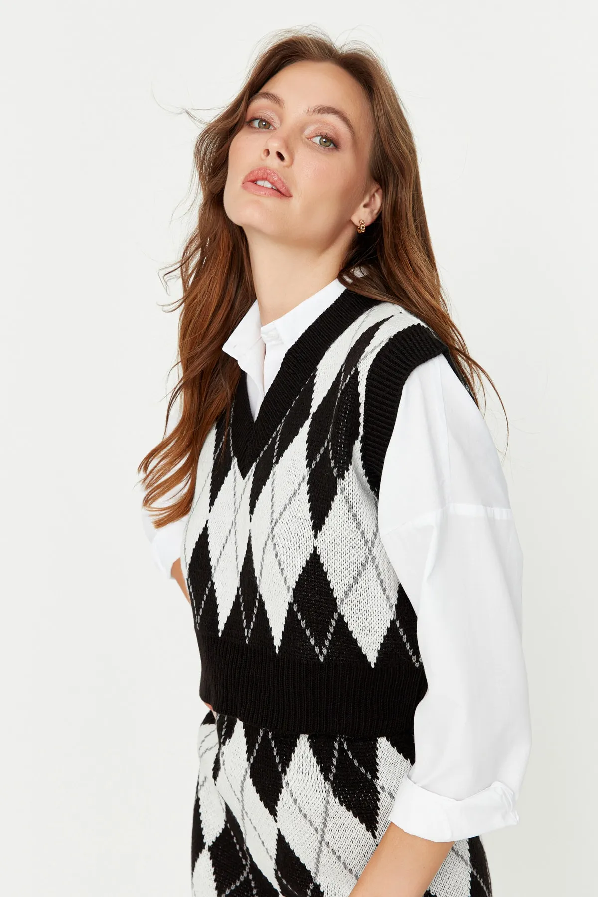 Trendyol Collection  Schwarzes, kurzes Strickoberteil und -unterteil im gleichen Muster TWOAW23AU00085