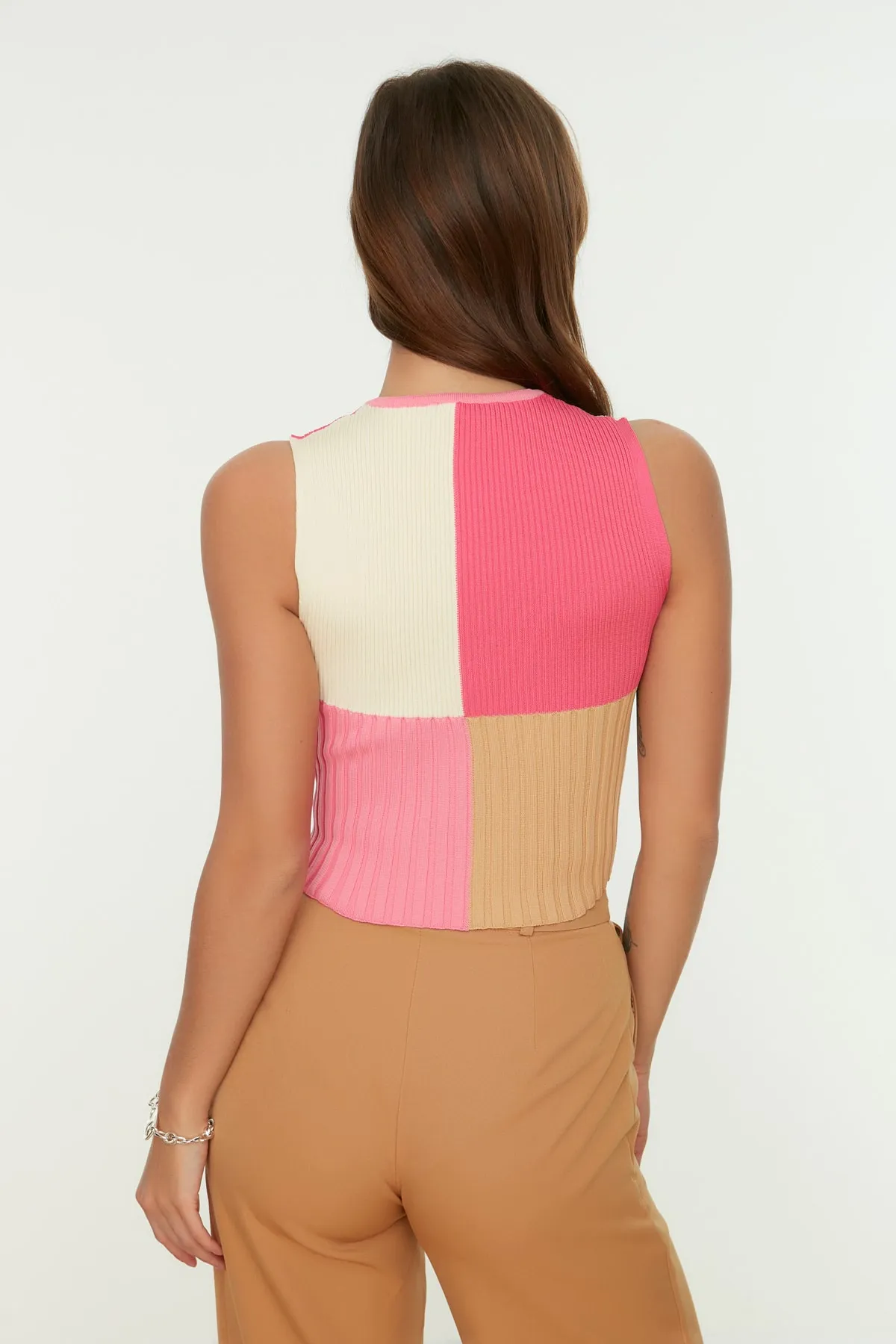 Trendyol Collection  Rosa Crop-Strickbluse mit Blockfarben TWOSS22BZ1003