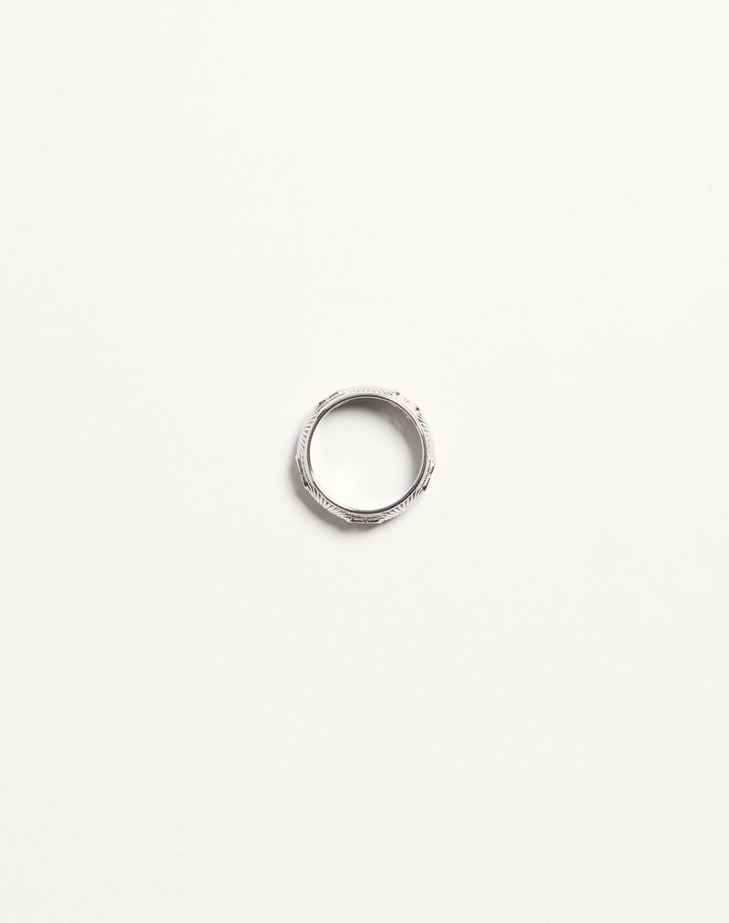 Anel oval de metal