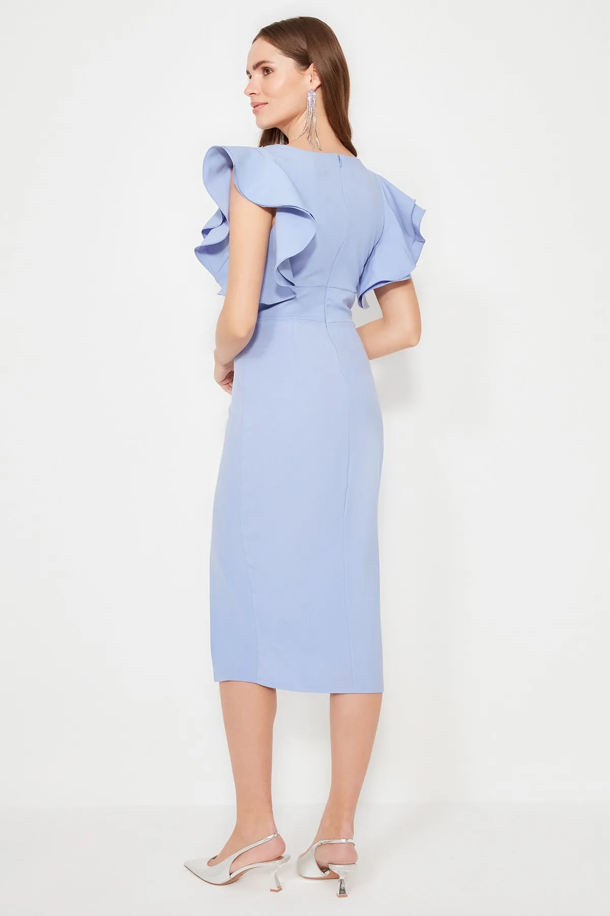 Trendyol Collection  Blaues, detailliertes Abendkleid mit Rüschen TPRSS20EL2661