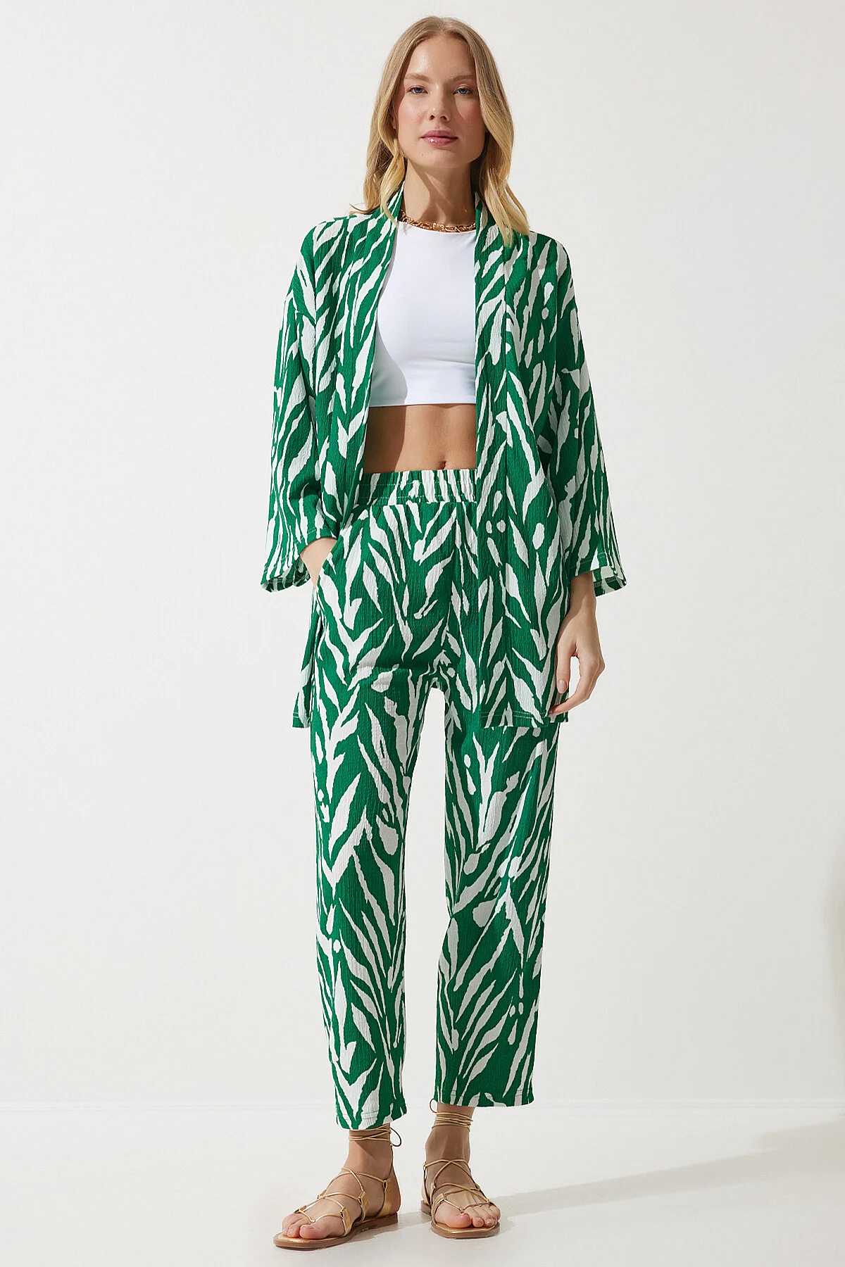 Happiness İstanbul  Grün gemustertes Kimono-Hosen-Strickset für Damen BY00054