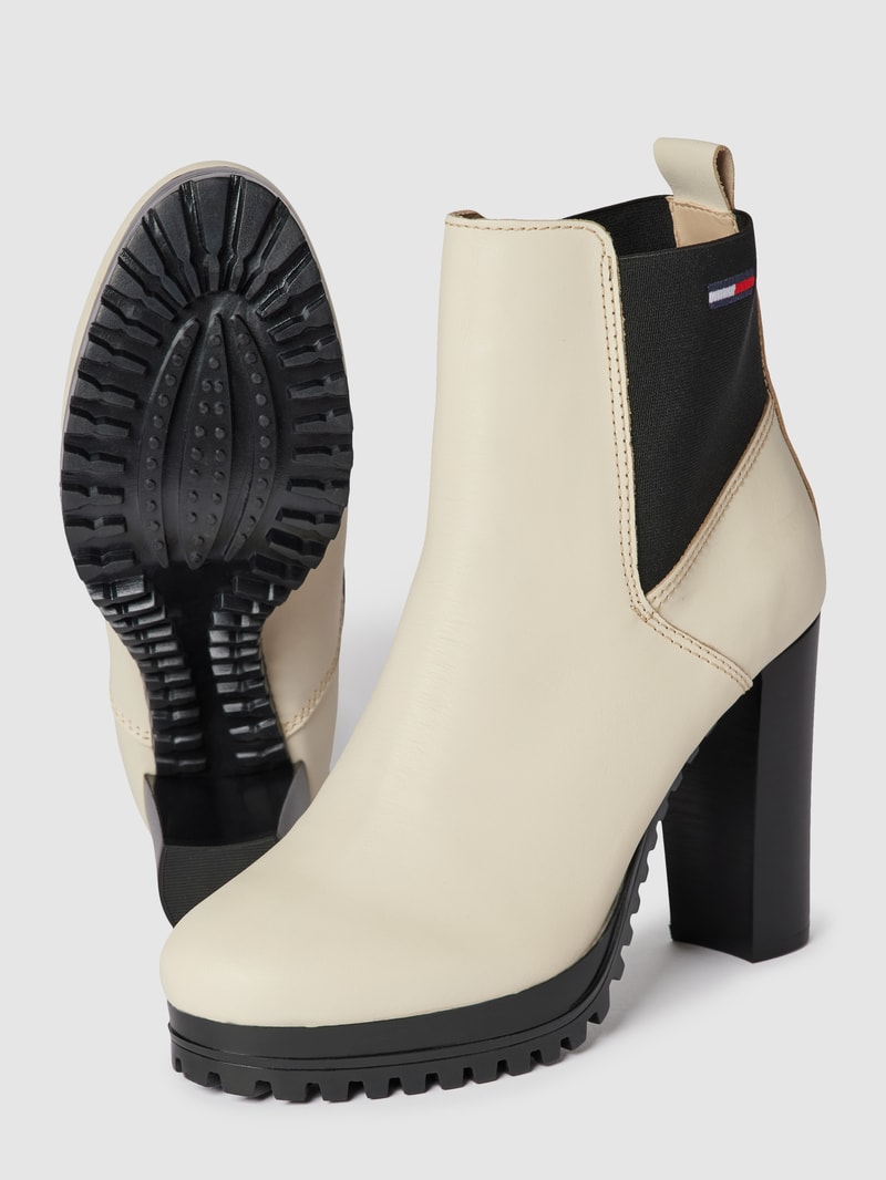 Stiefeletten mit elastischem Einsatz Modell 'ESSENTIALS' in weiß