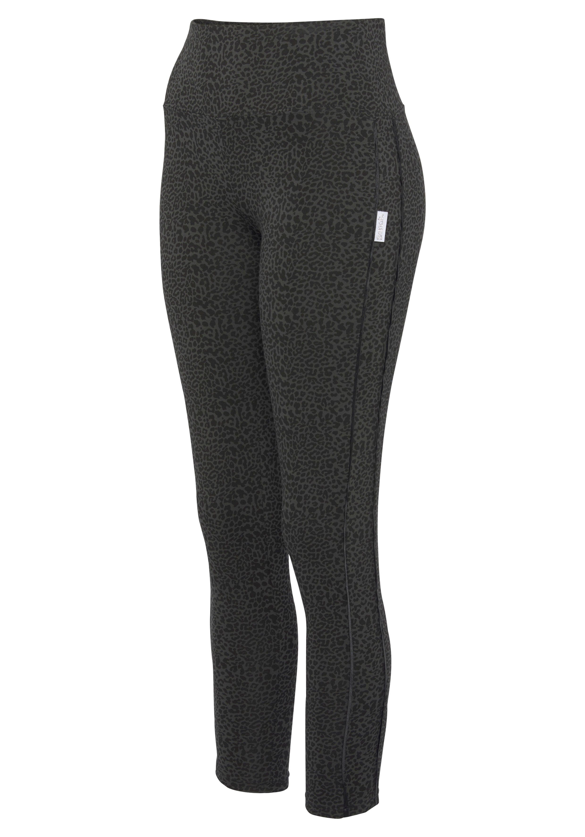 Bench. Leggings mit Leomuster und seitlichen Paspeln, Loungewear