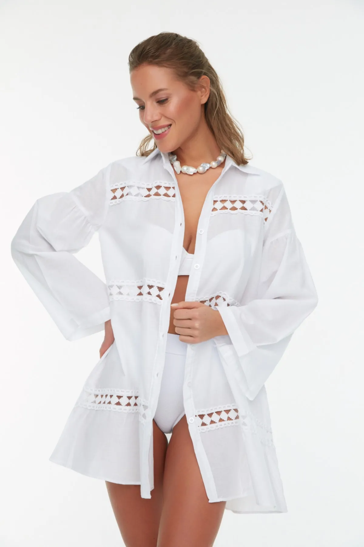 Trendyol Collection  Hemd aus 100 % Baumwolle mit weißen gewebten Streifen. Accessoires TBESS22GO0213