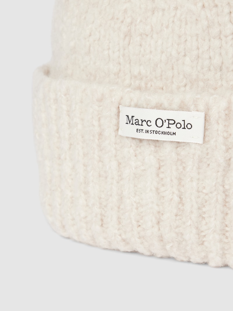 Mütze mit Logo-Patch in offwhite