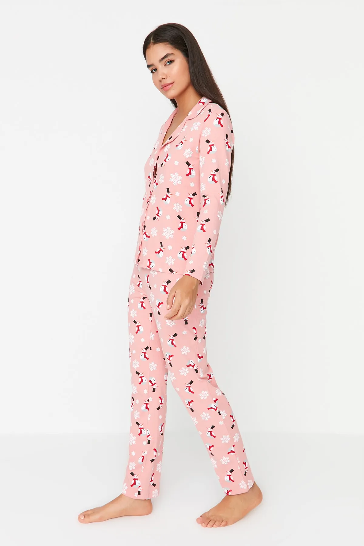 Trendyol Collection  Mehrfarbiges, gemustertes Strickpyjama-Set aus 100 % Baumwolle THMAW21PT0775