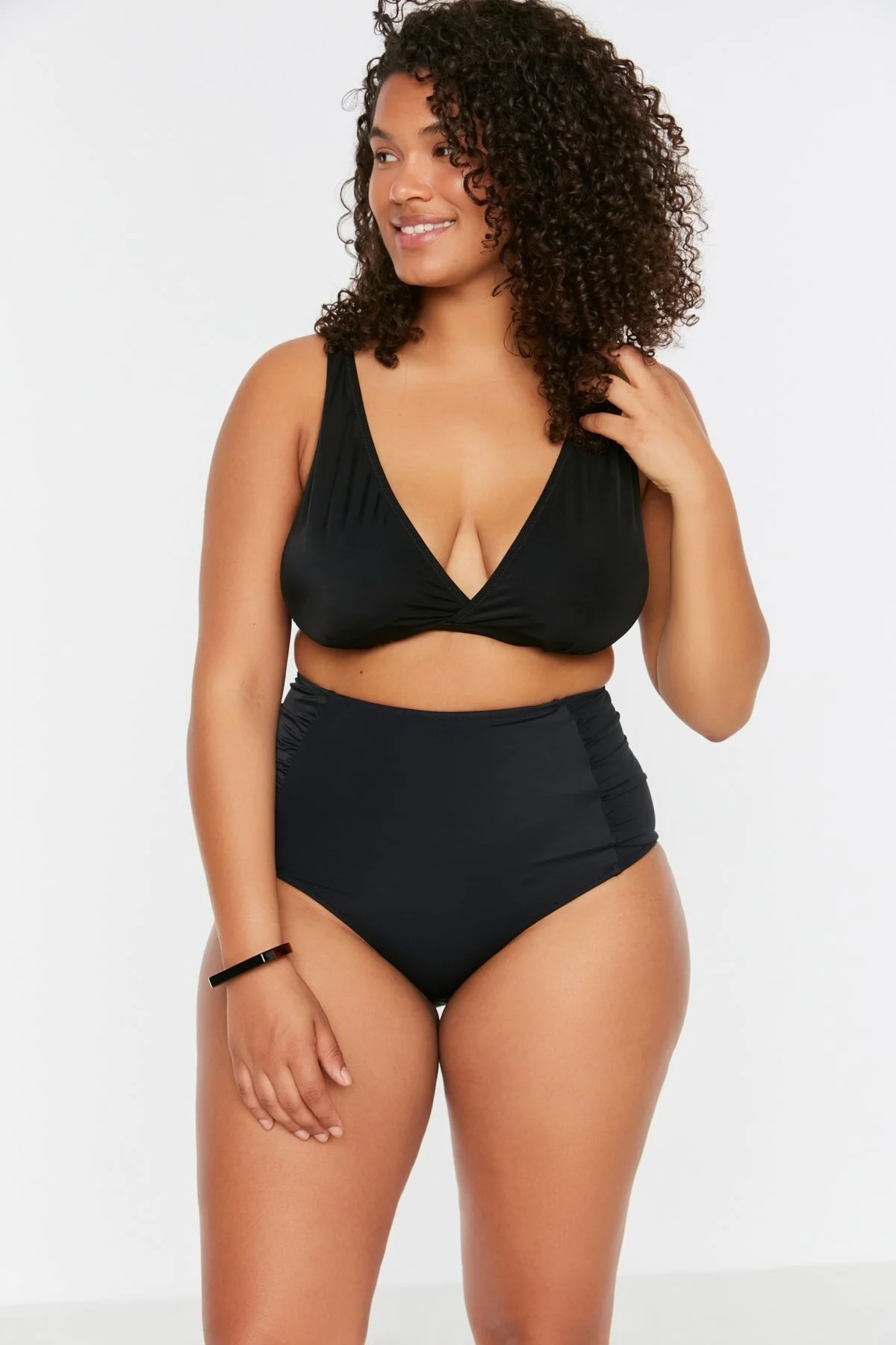 Trendyol Curve  Schwarze Bikinihose mit hoher Taille TBSSS22BA0329
