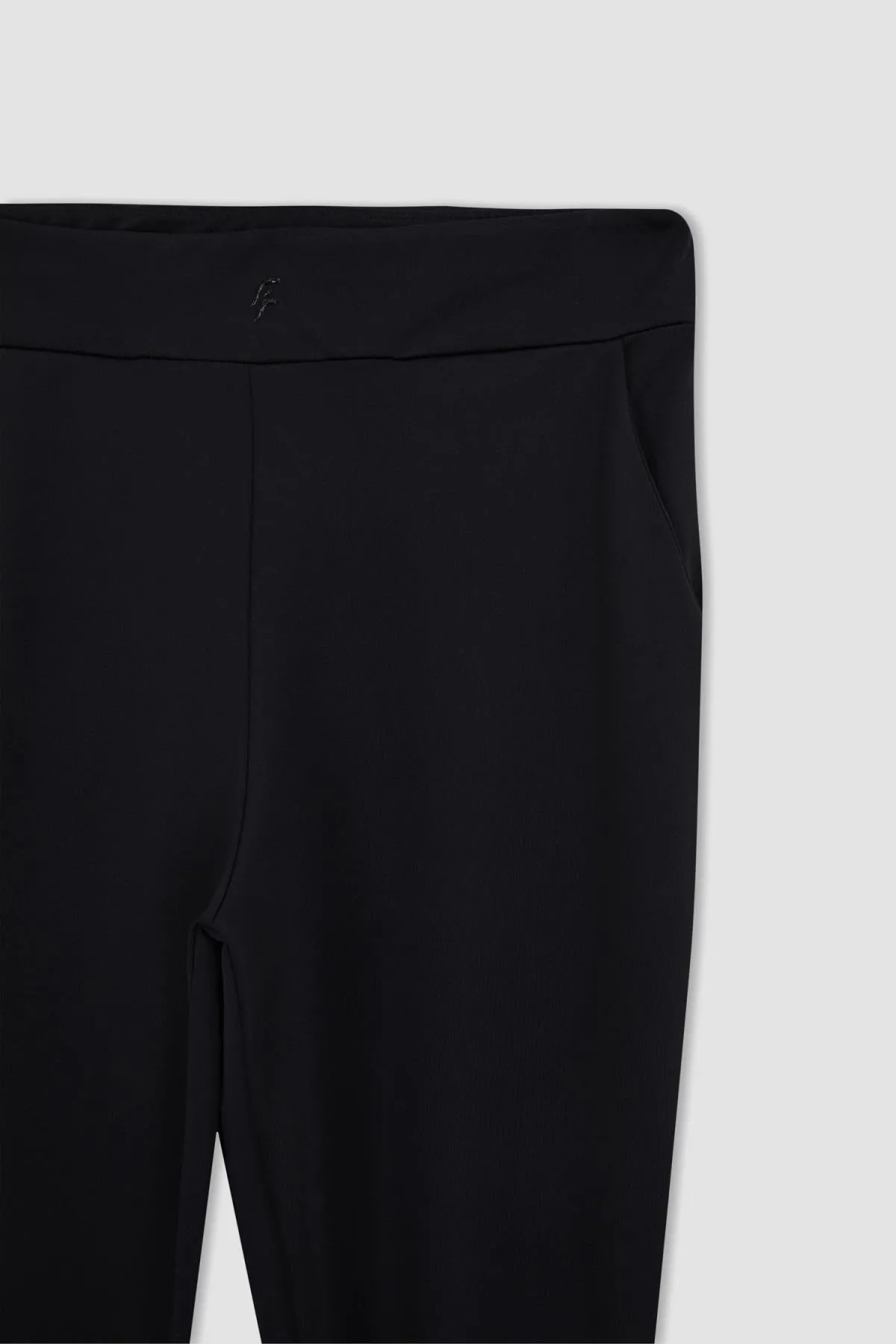 DeFacto  Passform: knöchellange Hose mit Standard-Passform