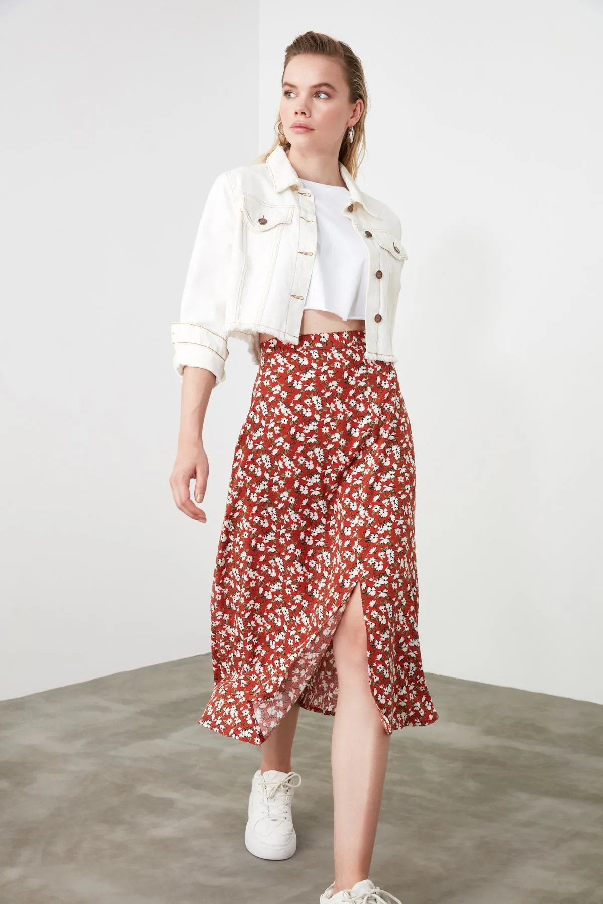 Trendyol Collection  Gewebter Midirock aus Viskosestoff mit Blumenmuster und Fliesenschlitzen TWOSS20ET0230