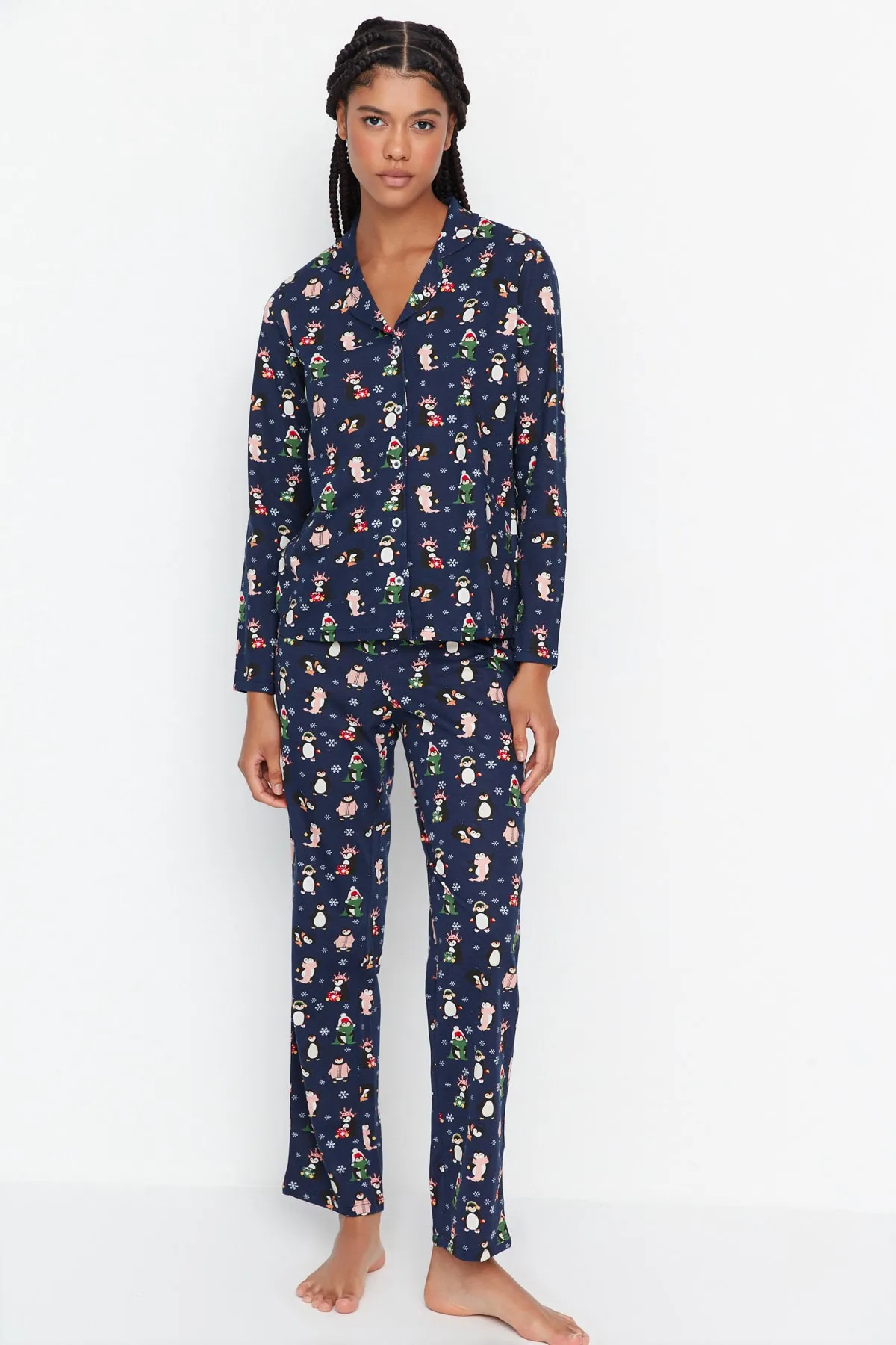 Trendyol Collection  Marineblaues Winter-Pyjama-Set aus 100 % Baumwolle mit Pinguin-Muster THMAW23PT00150