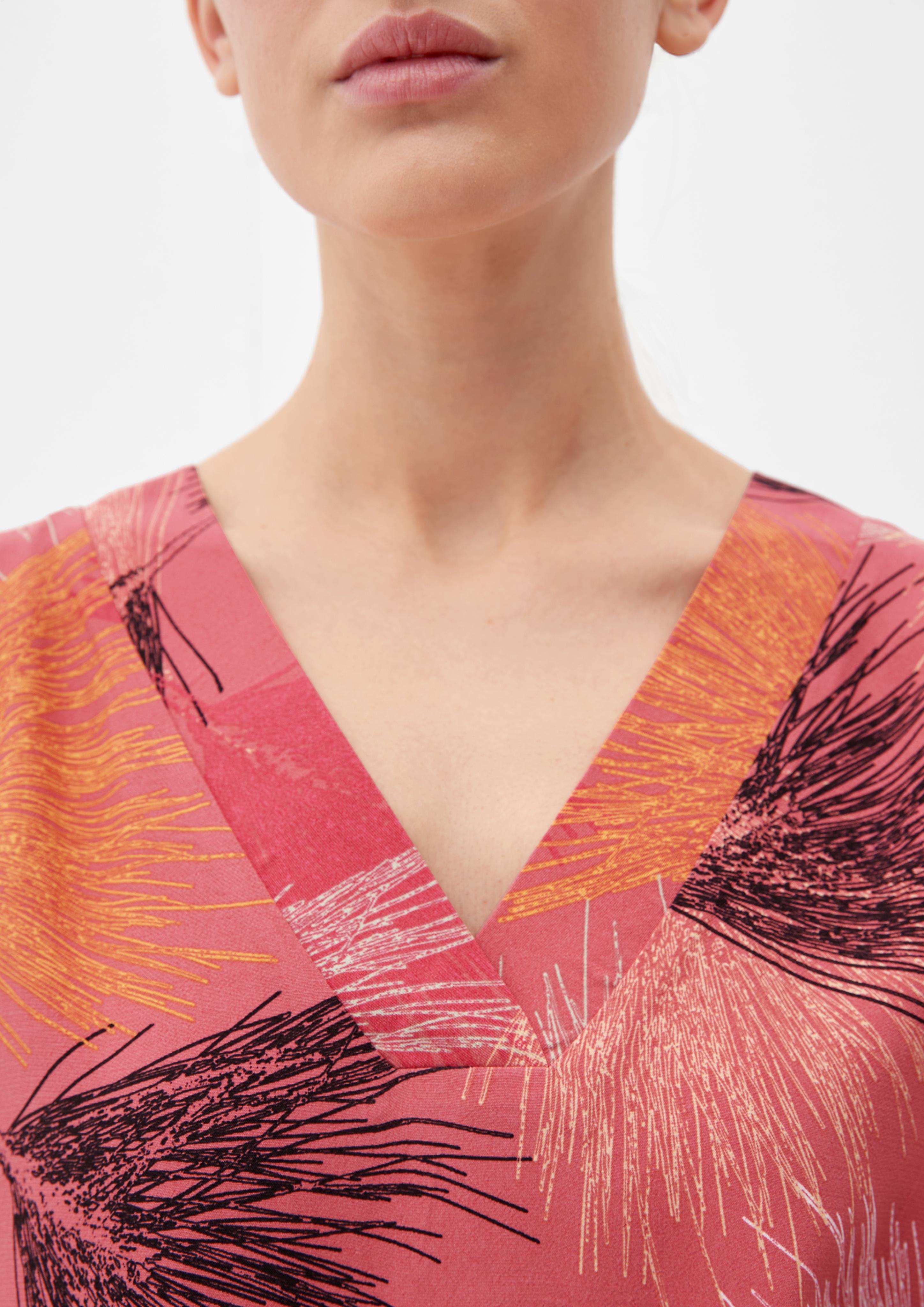Viskosebluse mit V-Ausschnitt  2130213-20A0