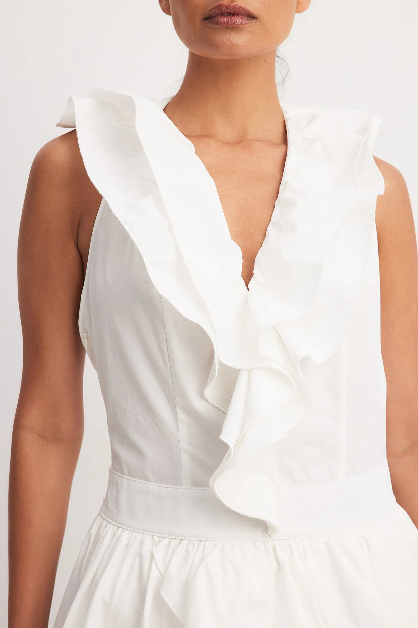 Minikleid mit gewebtem Volantdetail