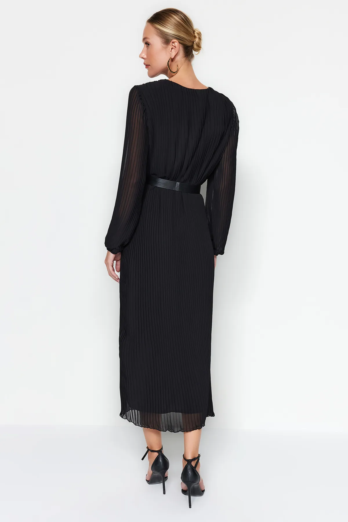 Trendyol Collection  Schwarzes A-Linien-Plissee-Maxikleid aus gewebtem Chiffon mit Futter TWOAW24EL00471