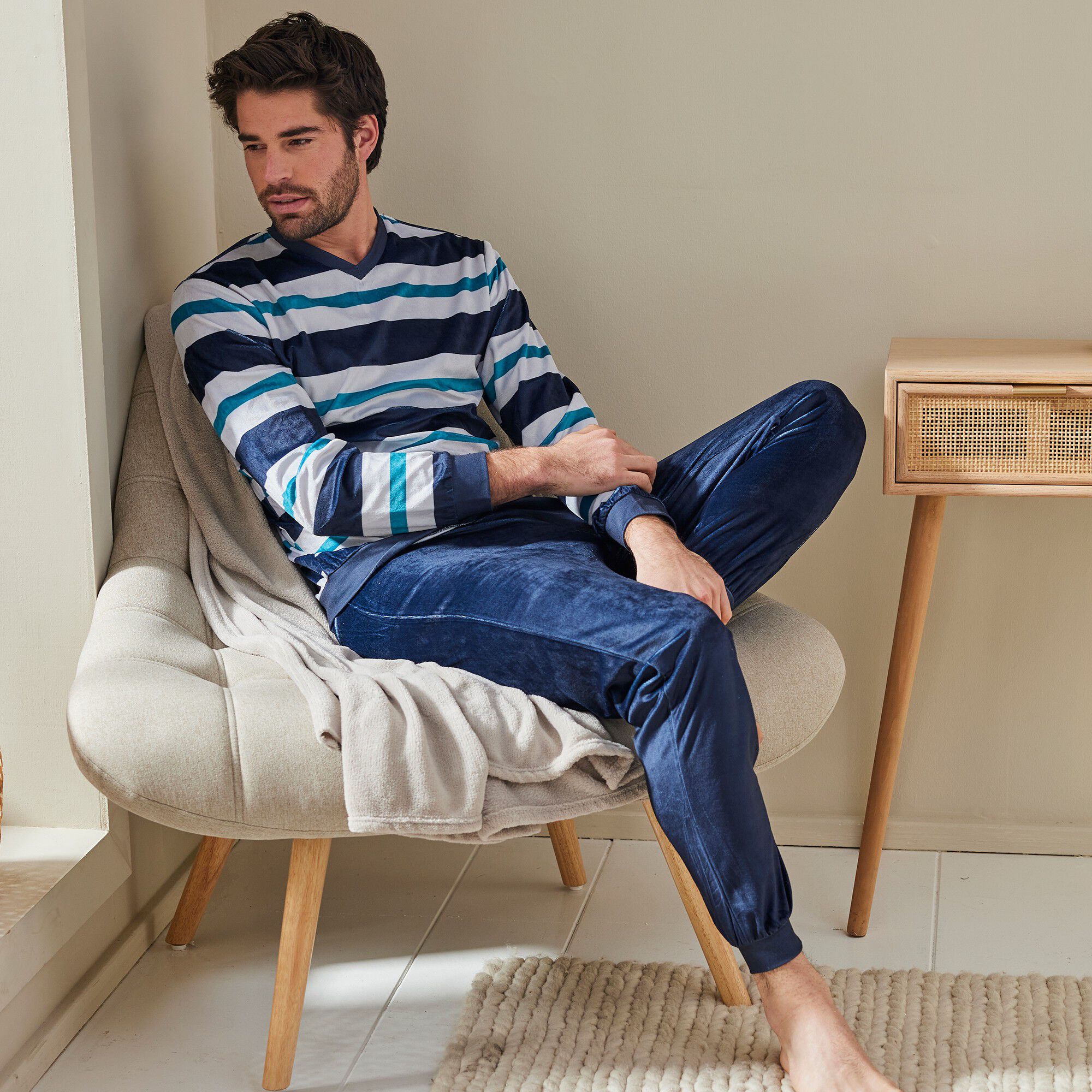 Pyjama col V maille velours manches longues