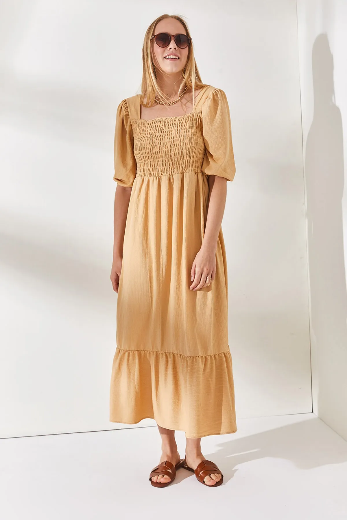 Olalook  Beigefarbenes Robe-Kleid für Damen, lässiges Midi-Kleid ELB-19001877